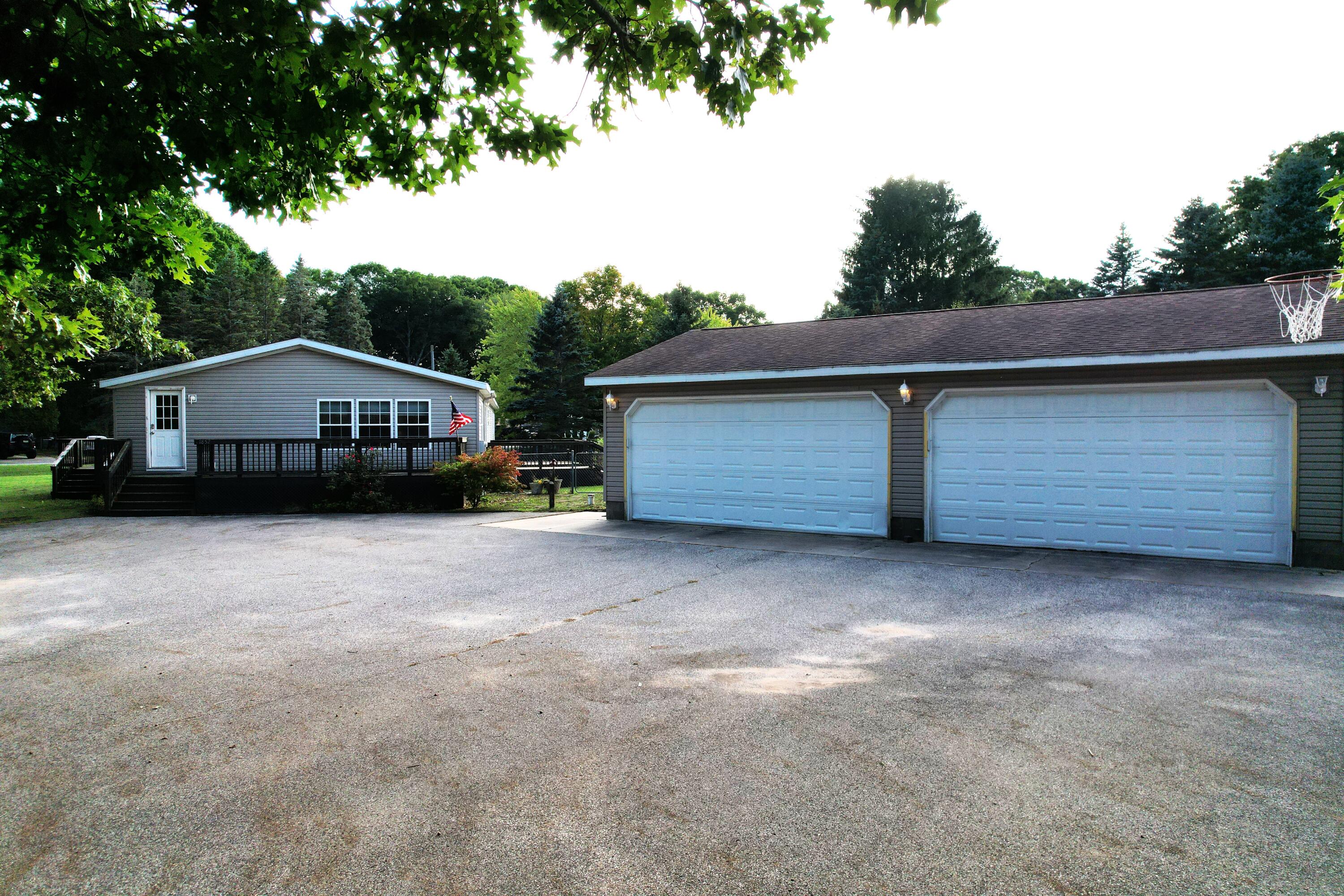 1852 N Lincoln Road Ludington MI 49431
