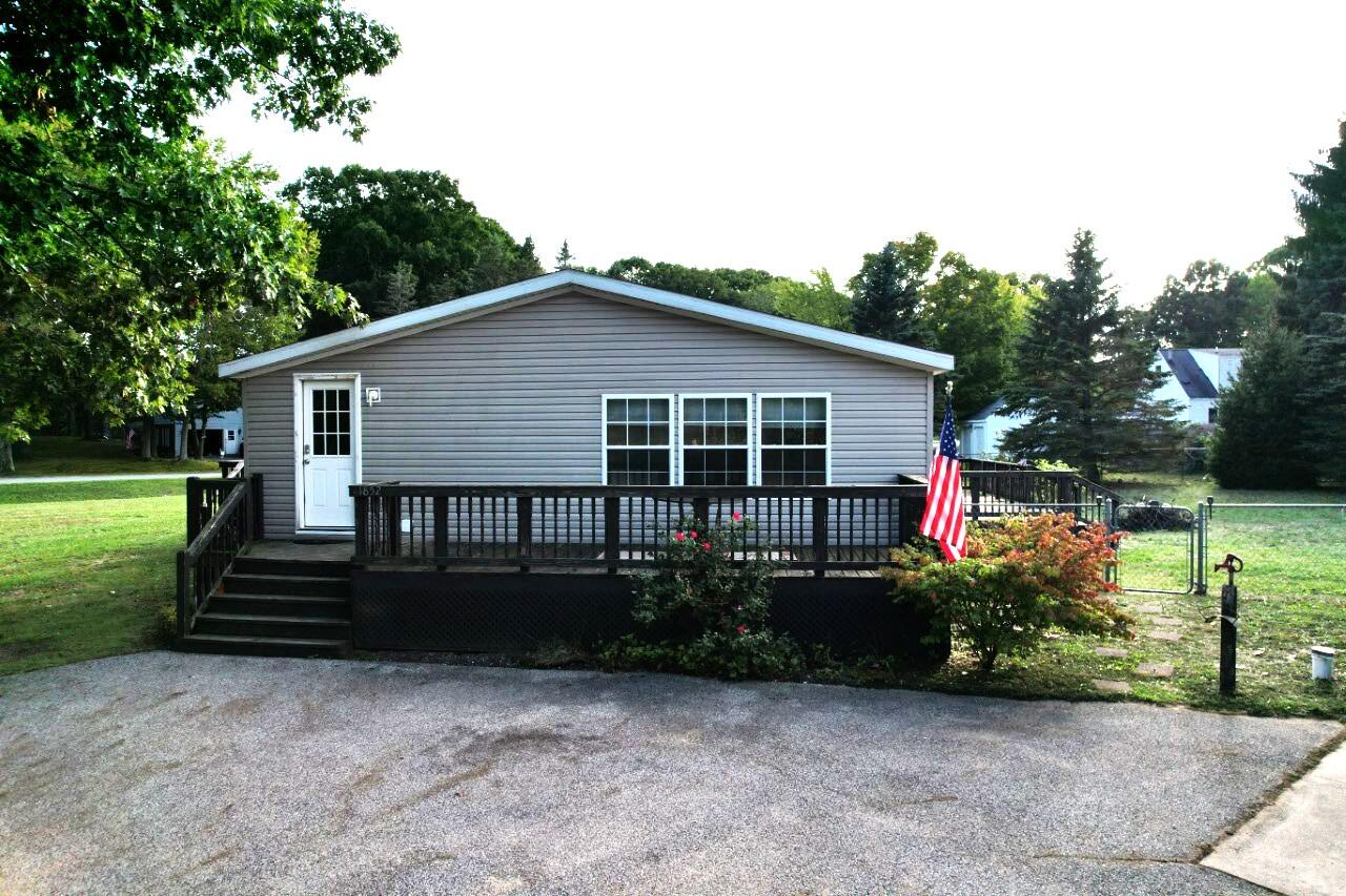 1852 N Lincoln Road Ludington MI 49431