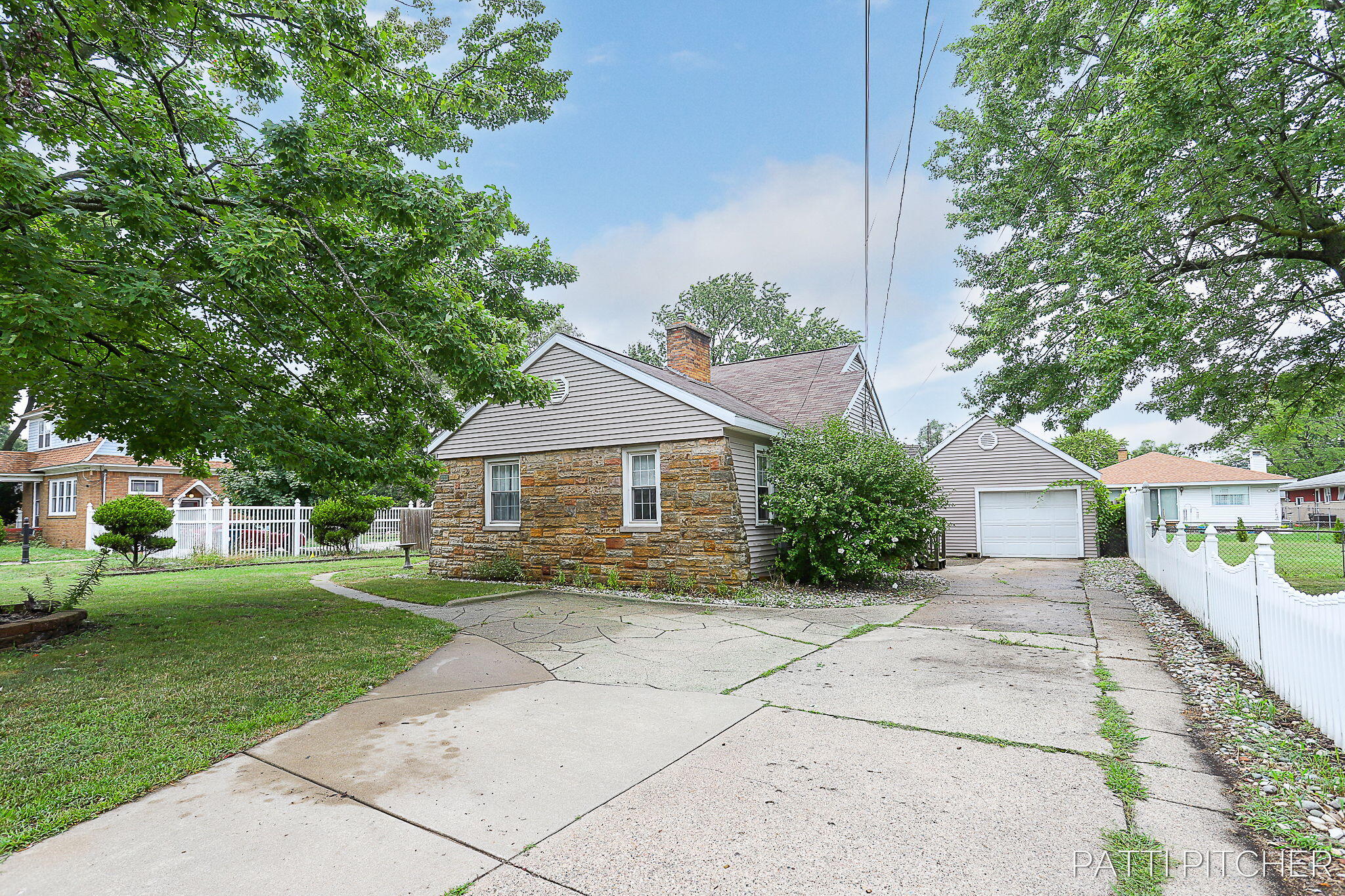 1044 E Apple Avenue Muskegon MI 49442