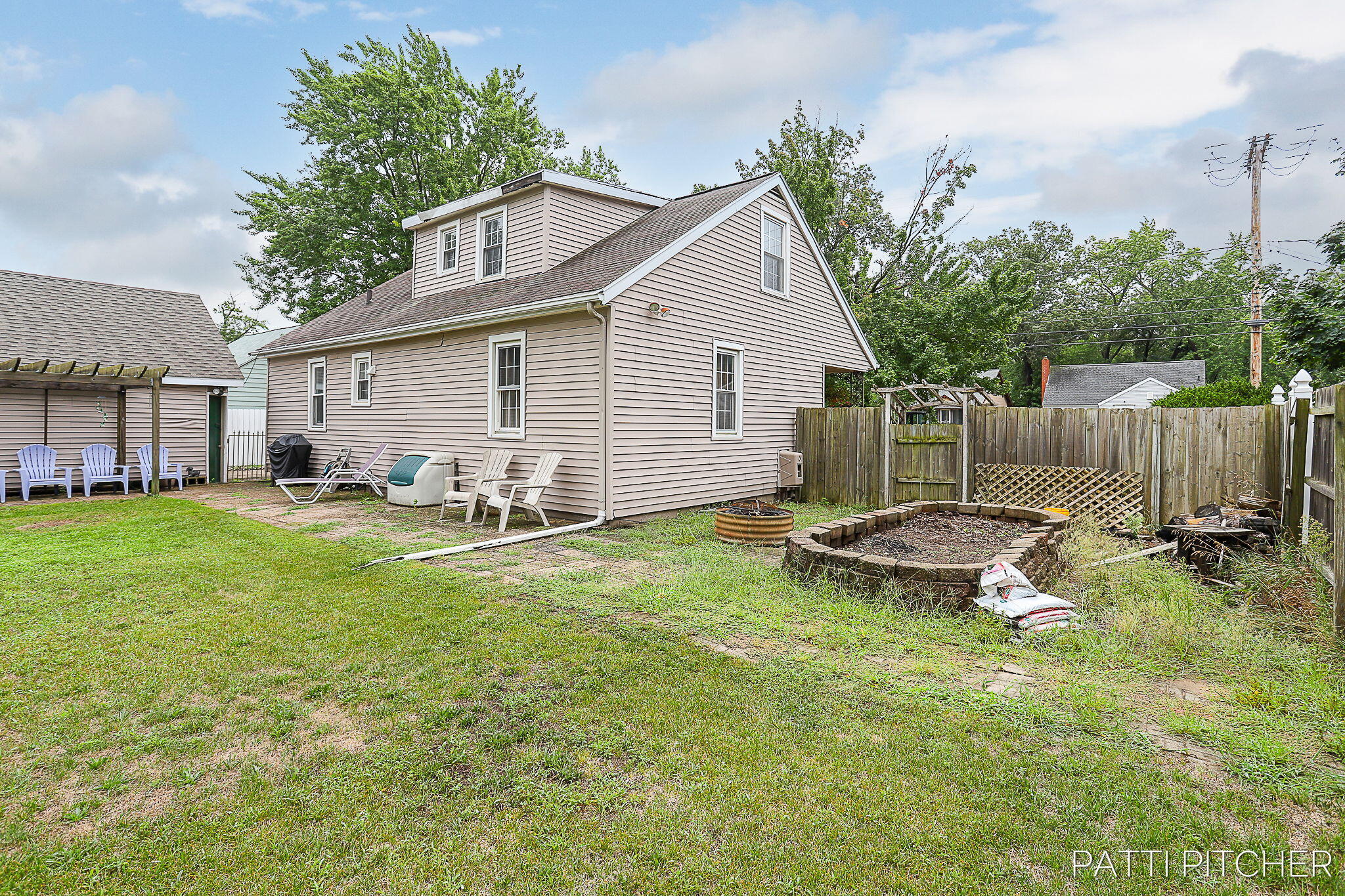 1044 E Apple Avenue Muskegon MI 49442