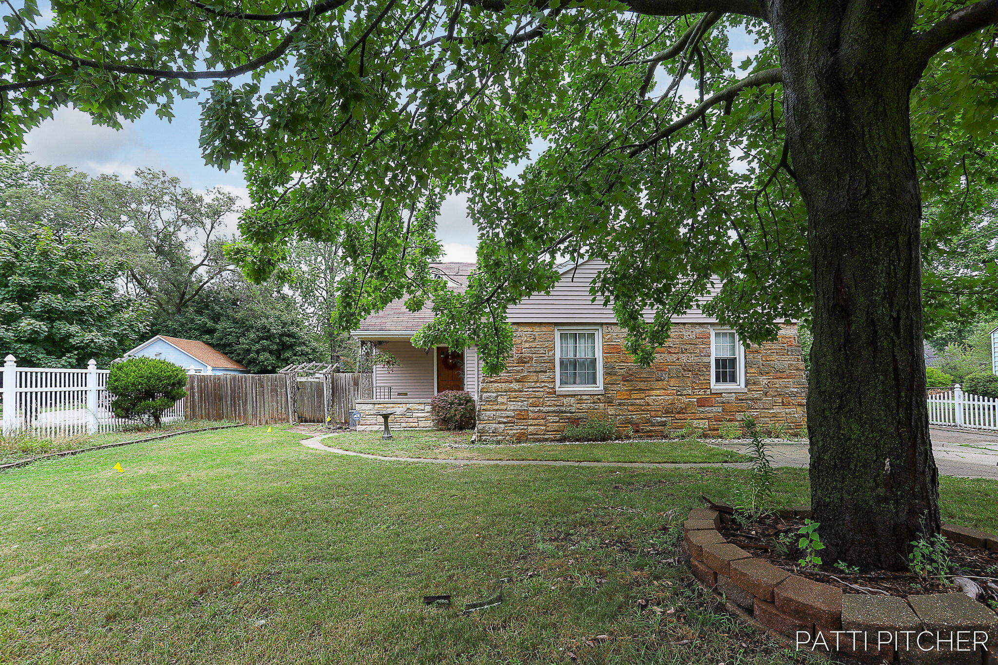 1044 E Apple Avenue Muskegon MI 49442