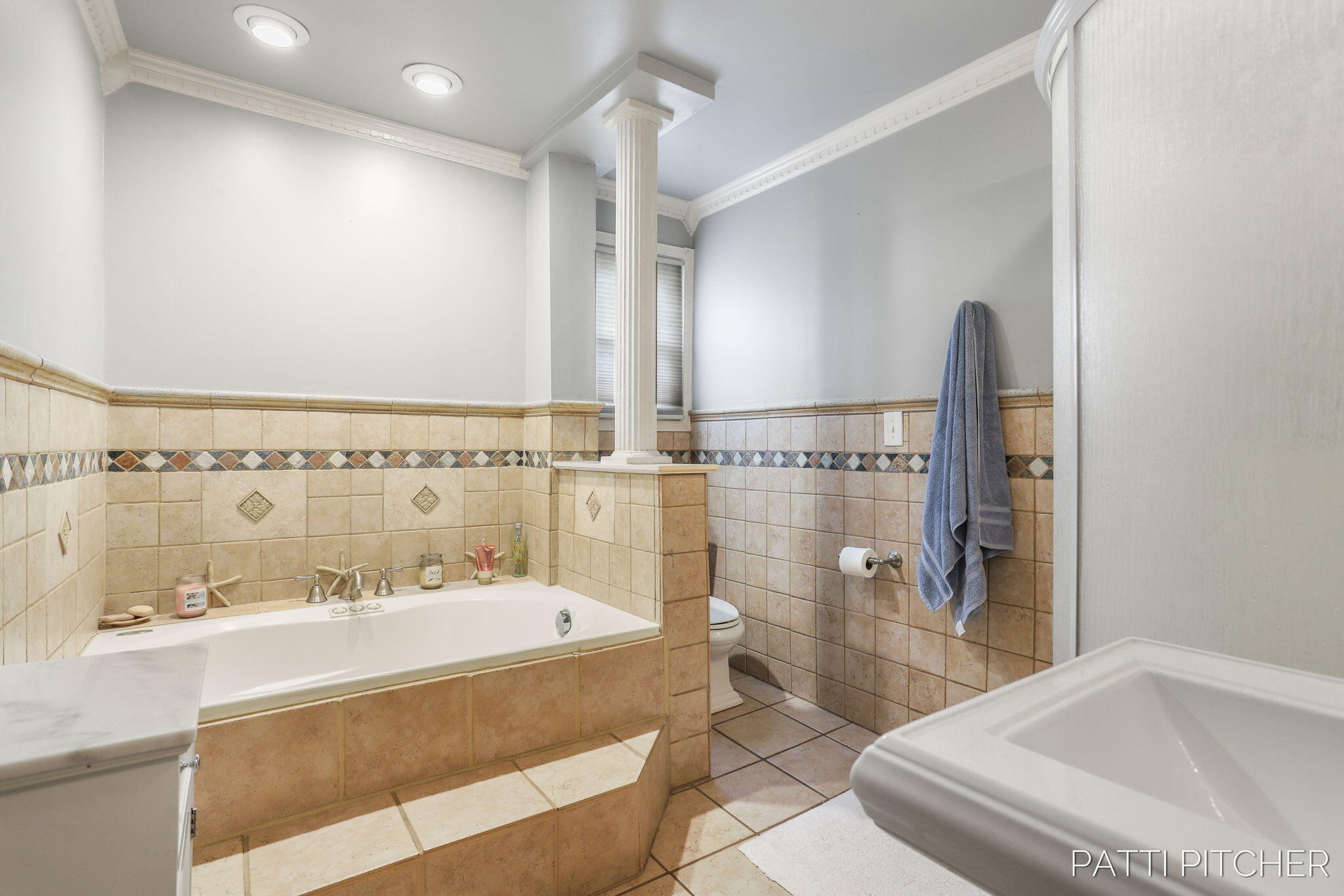 1044 E Apple Avenue Muskegon MI 49442