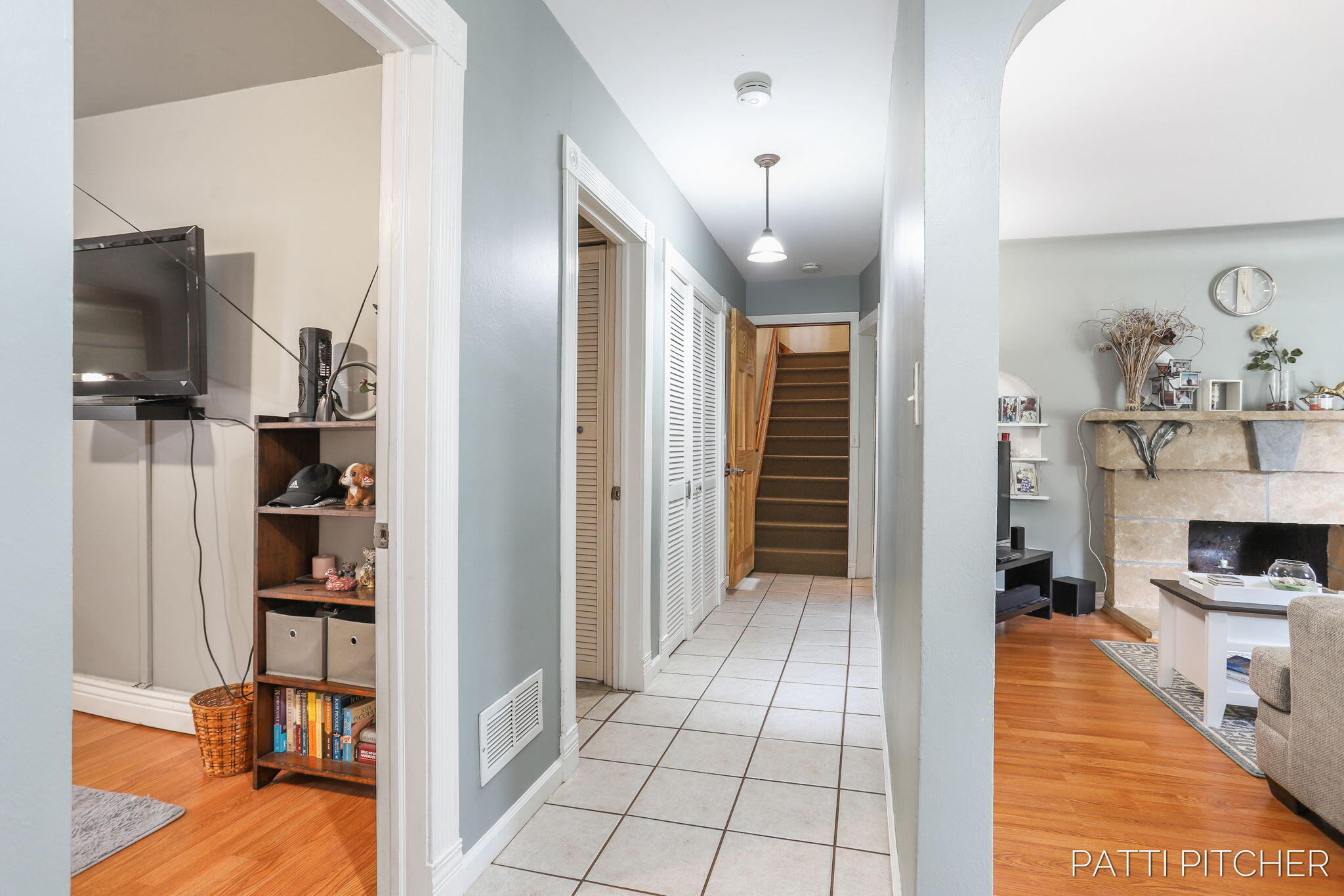 1044 E Apple Avenue Muskegon MI 49442