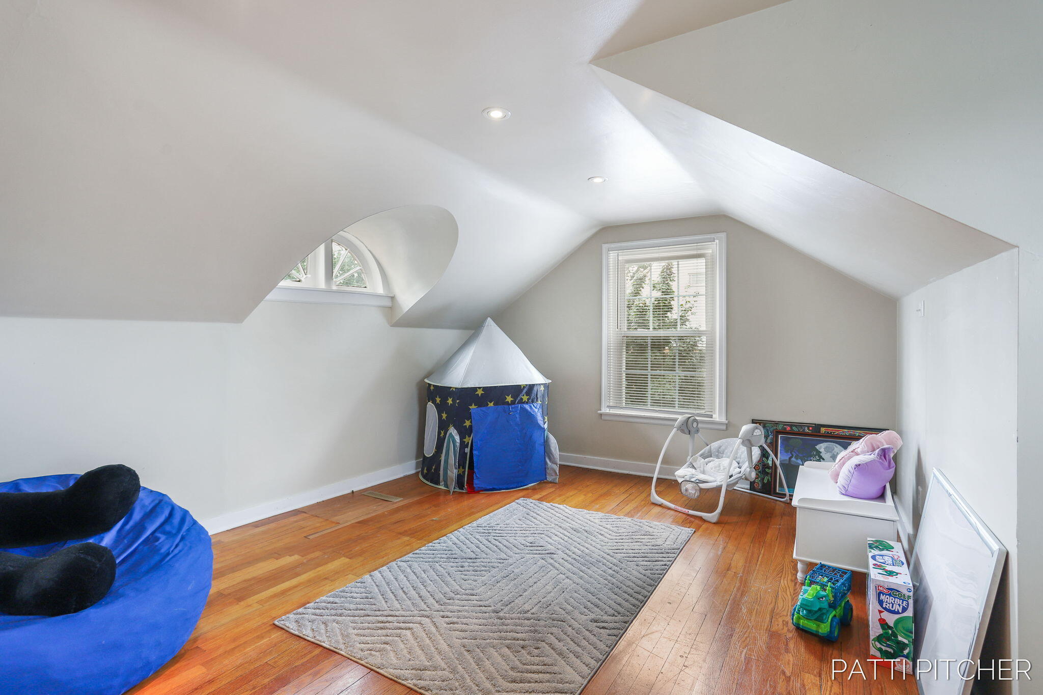 1044 E Apple Avenue Muskegon MI 49442