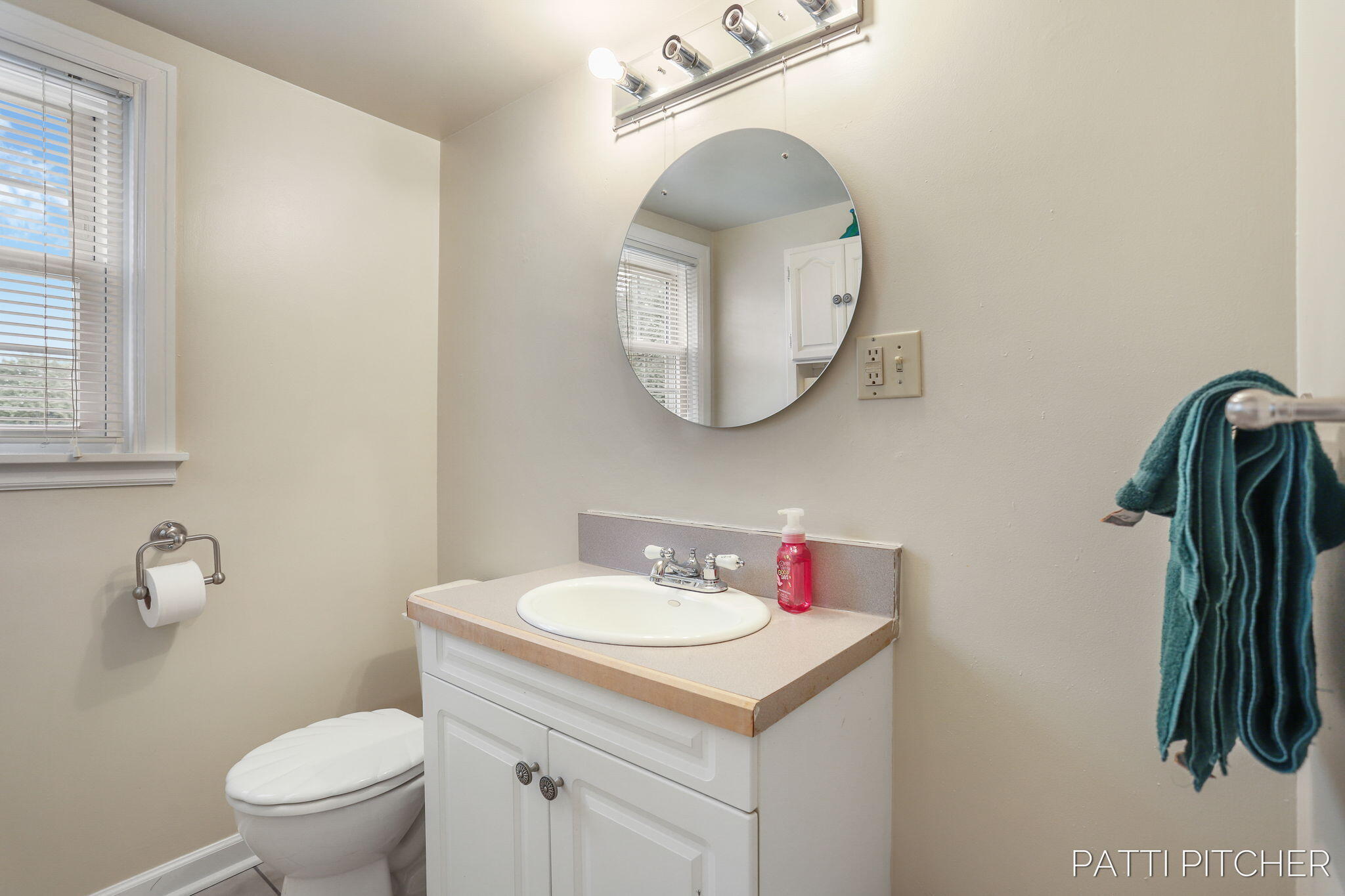 1044 E Apple Avenue Muskegon MI 49442