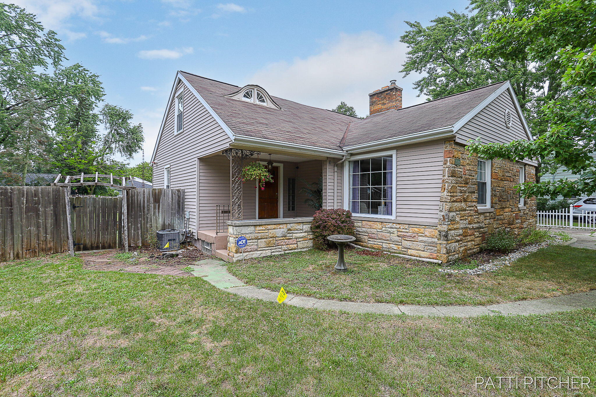 1044 E Apple Avenue Muskegon MI 49442