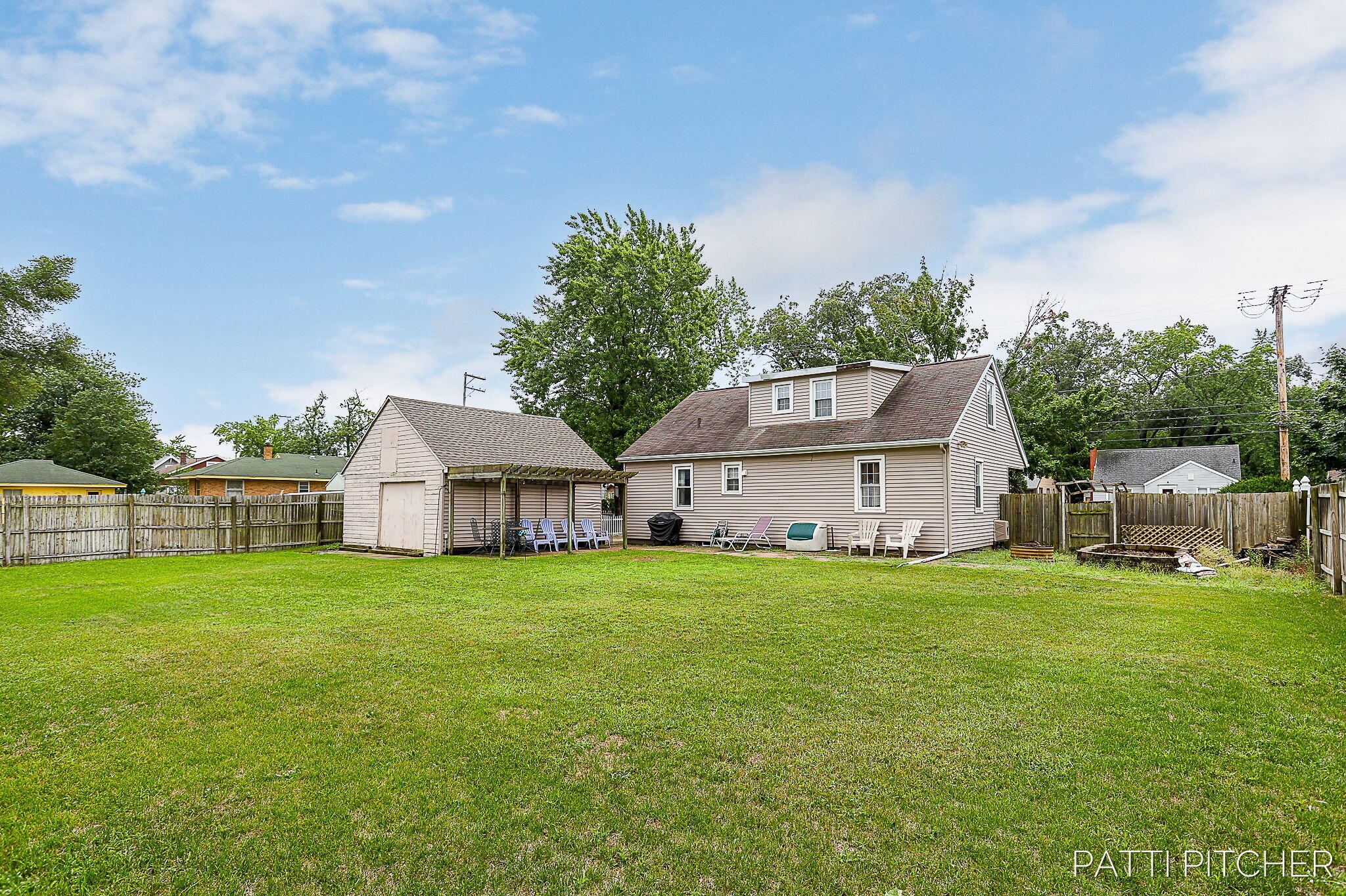 1044 E Apple Avenue Muskegon MI 49442