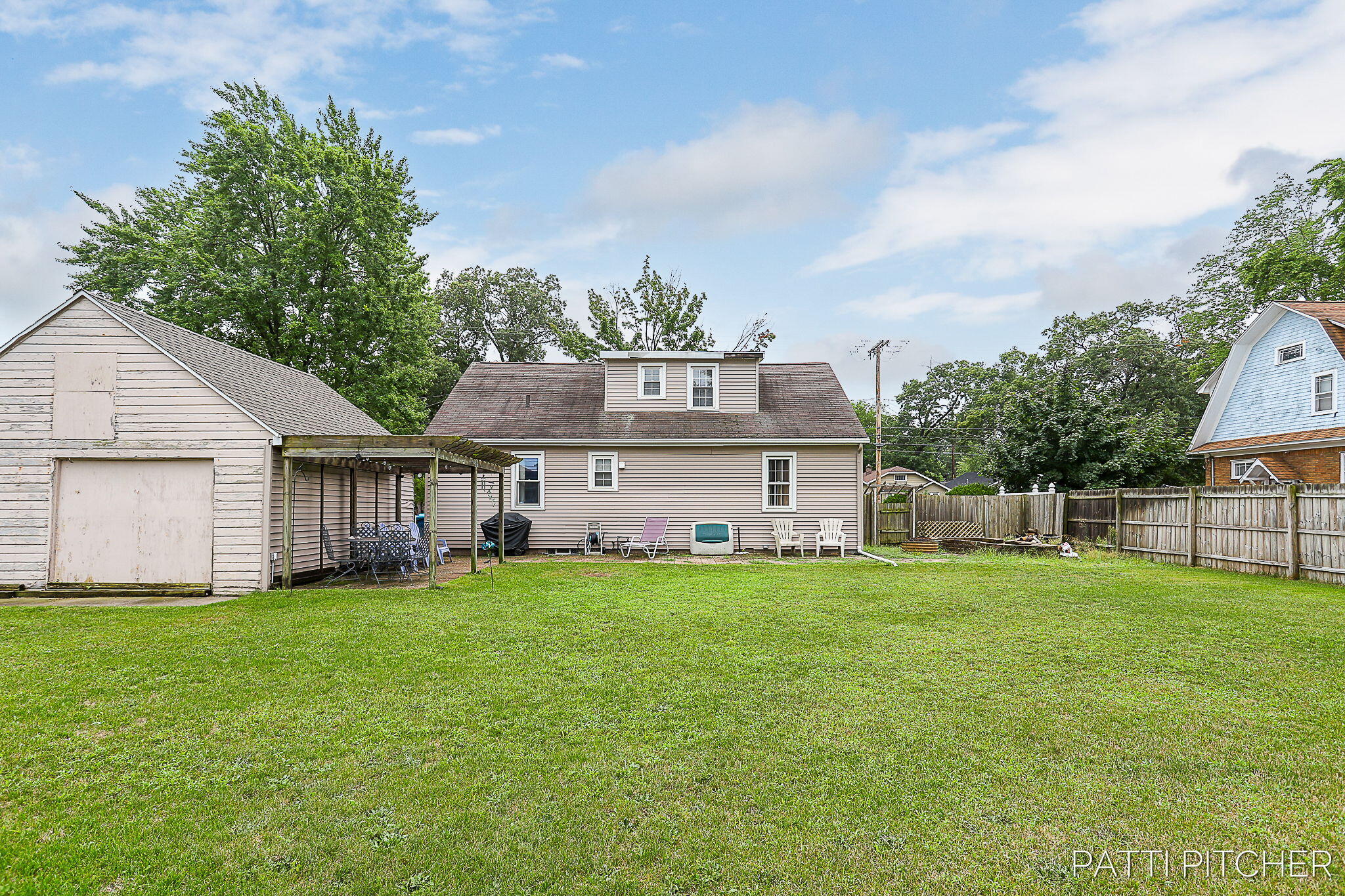 1044 E Apple Avenue Muskegon MI 49442