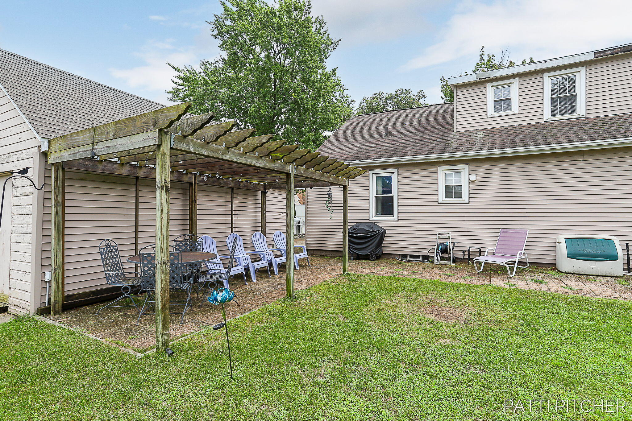 1044 E Apple Avenue Muskegon MI 49442