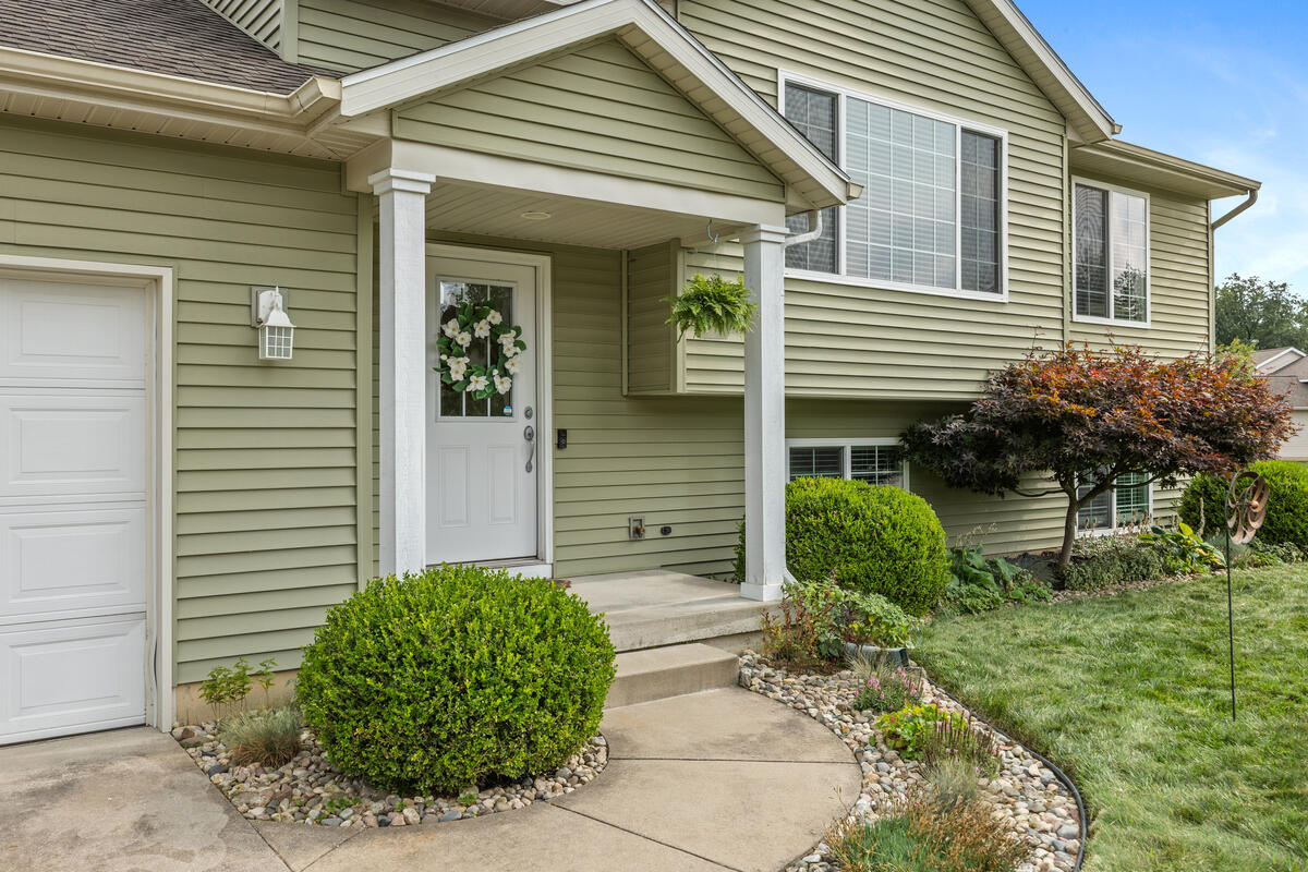 514 Clear Wood Drive SE Grand Rapids MI 49548