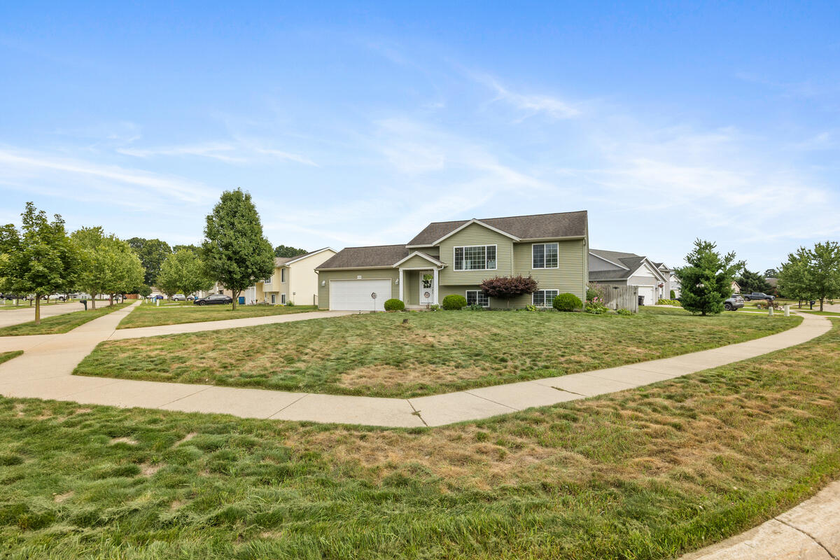 514 Clear Wood Drive SE Grand Rapids MI 49548