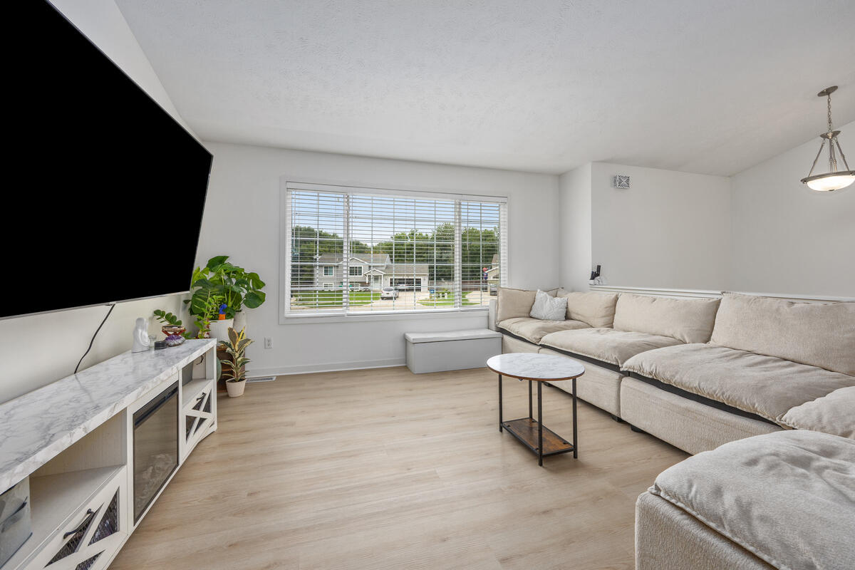 514 Clear Wood Drive SE Grand Rapids MI 49548
