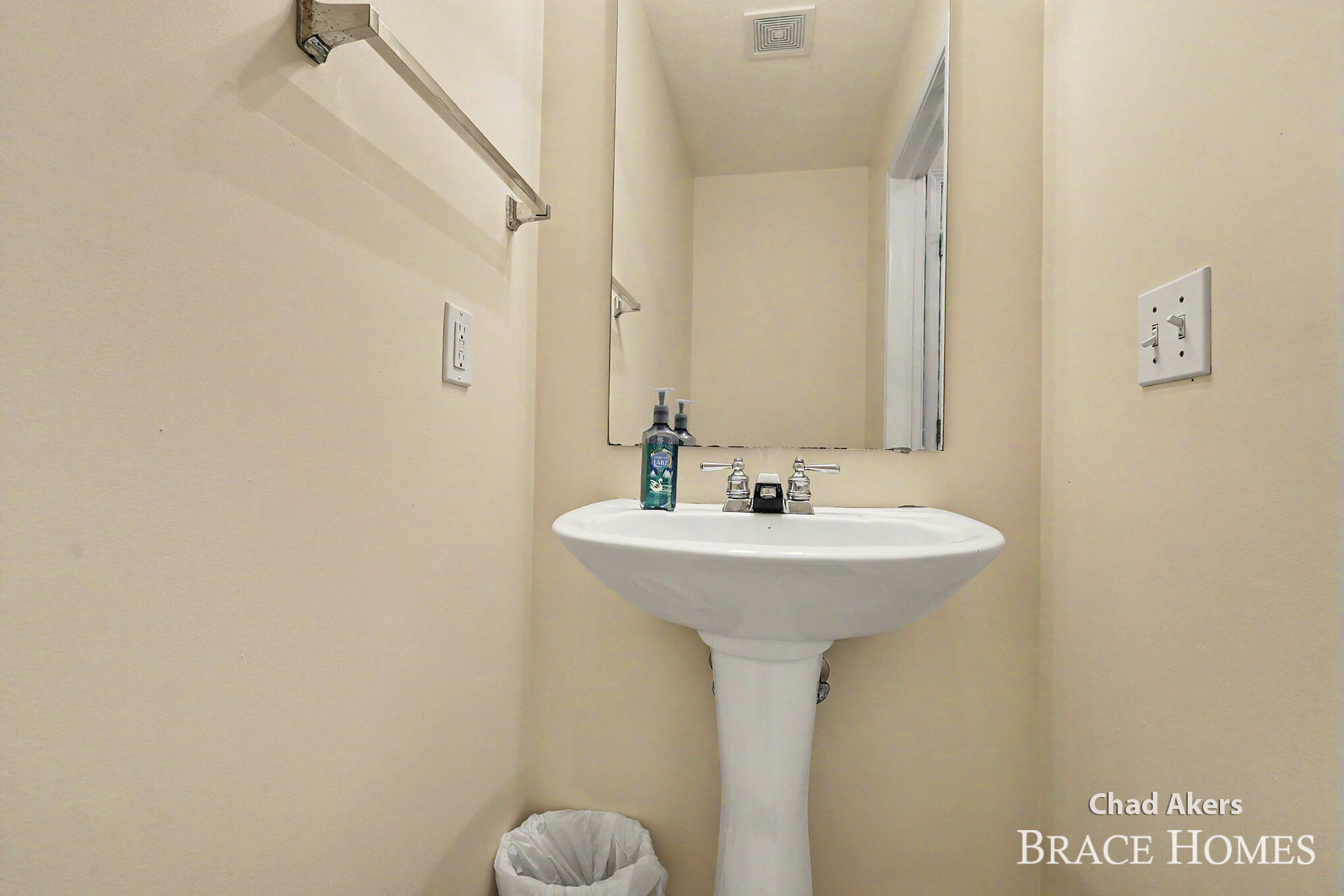 2022 Friesian Court NE Grand Rapids MI 49505