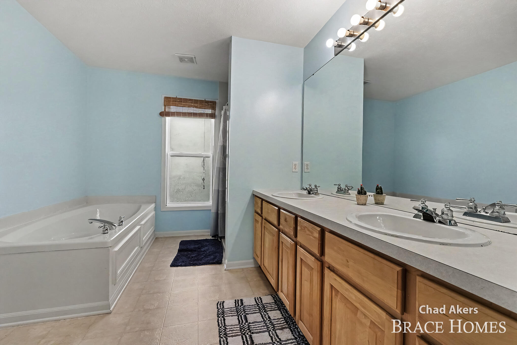 2022 Friesian Court NE Grand Rapids MI 49505