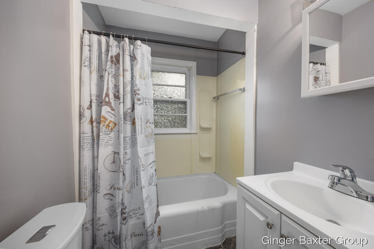 2716 Elmridge Drive NW Grand Rapids MI 49534