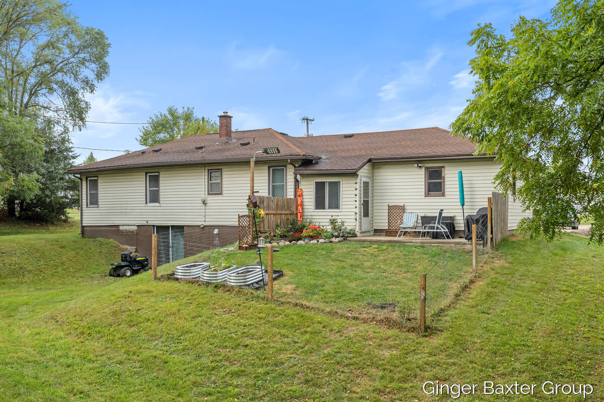 2716 Elmridge Drive NW Grand Rapids MI 49534