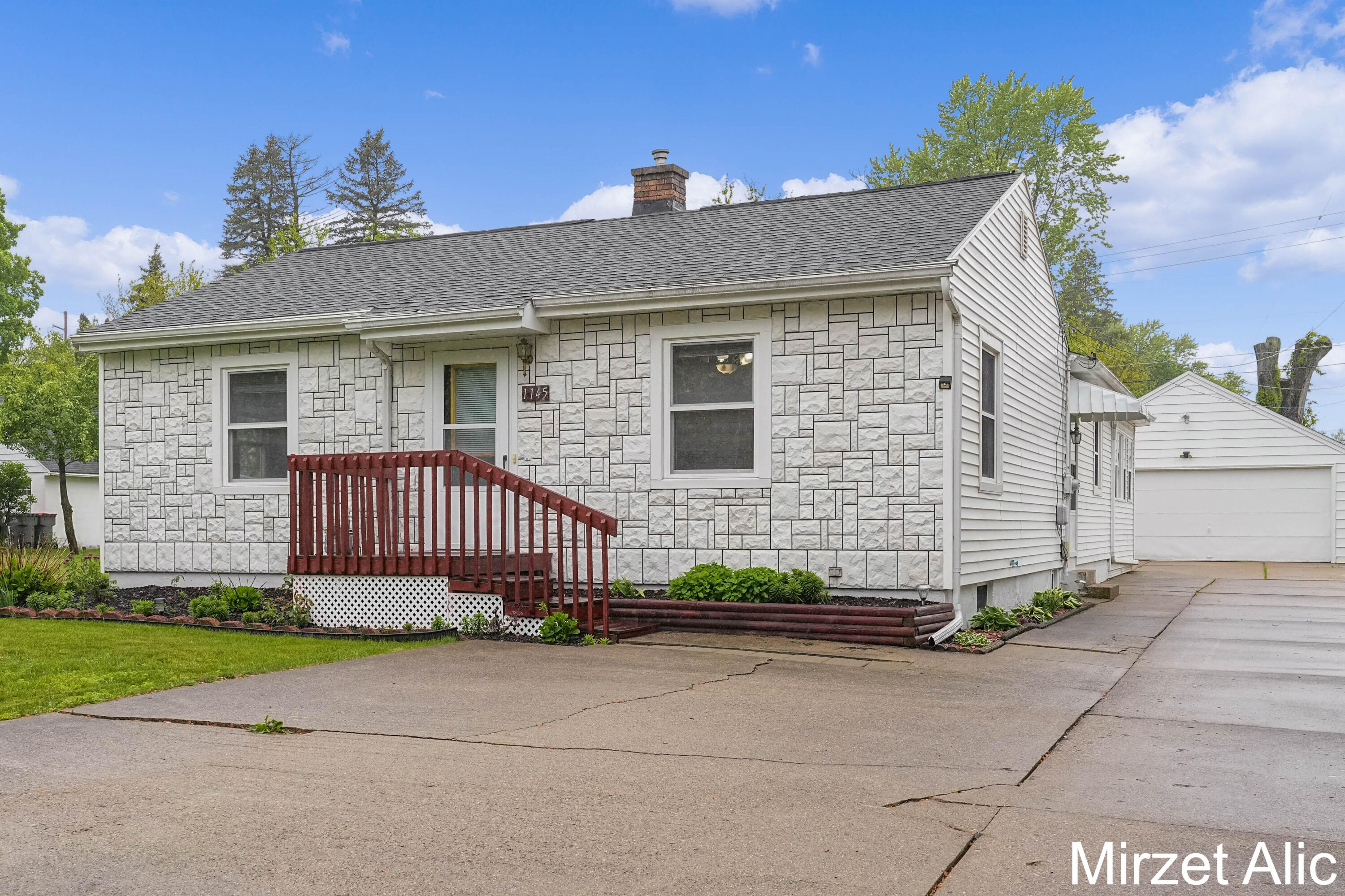 1145 Eastmont Drive SE Grand Rapids MI 49546