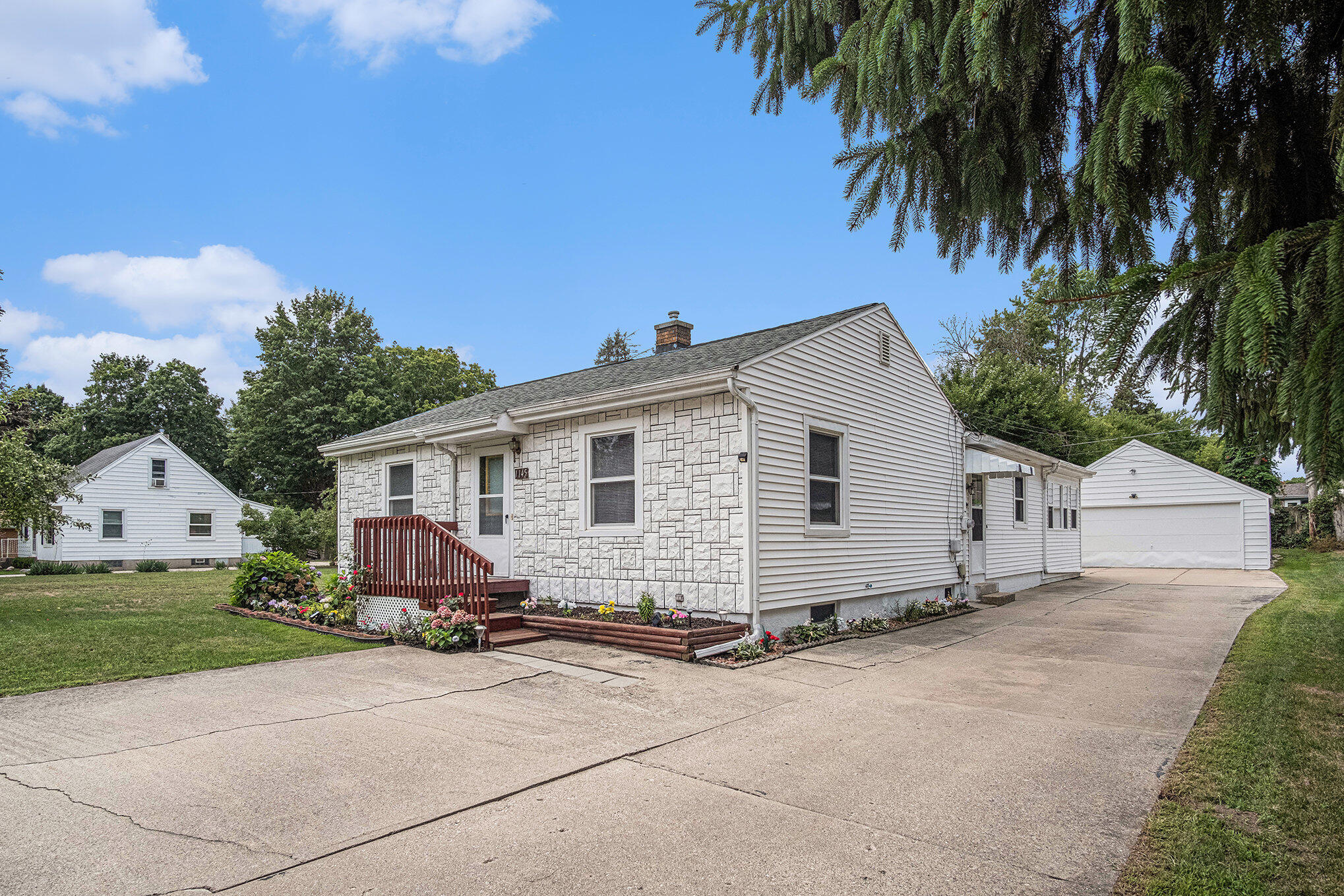 1145 Eastmont Drive SE Grand Rapids MI 49546