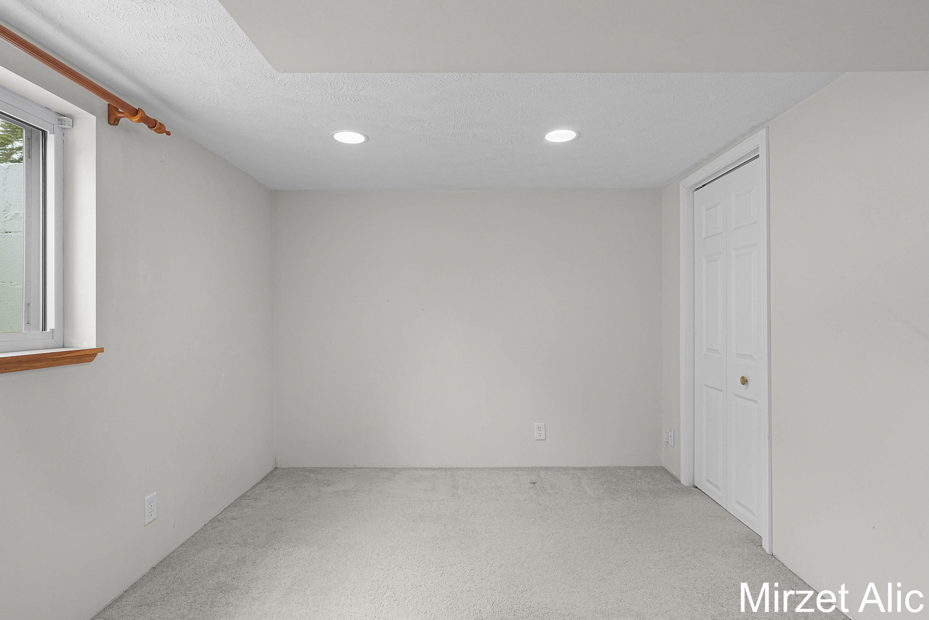 1145 Eastmont Drive SE Grand Rapids MI 49546