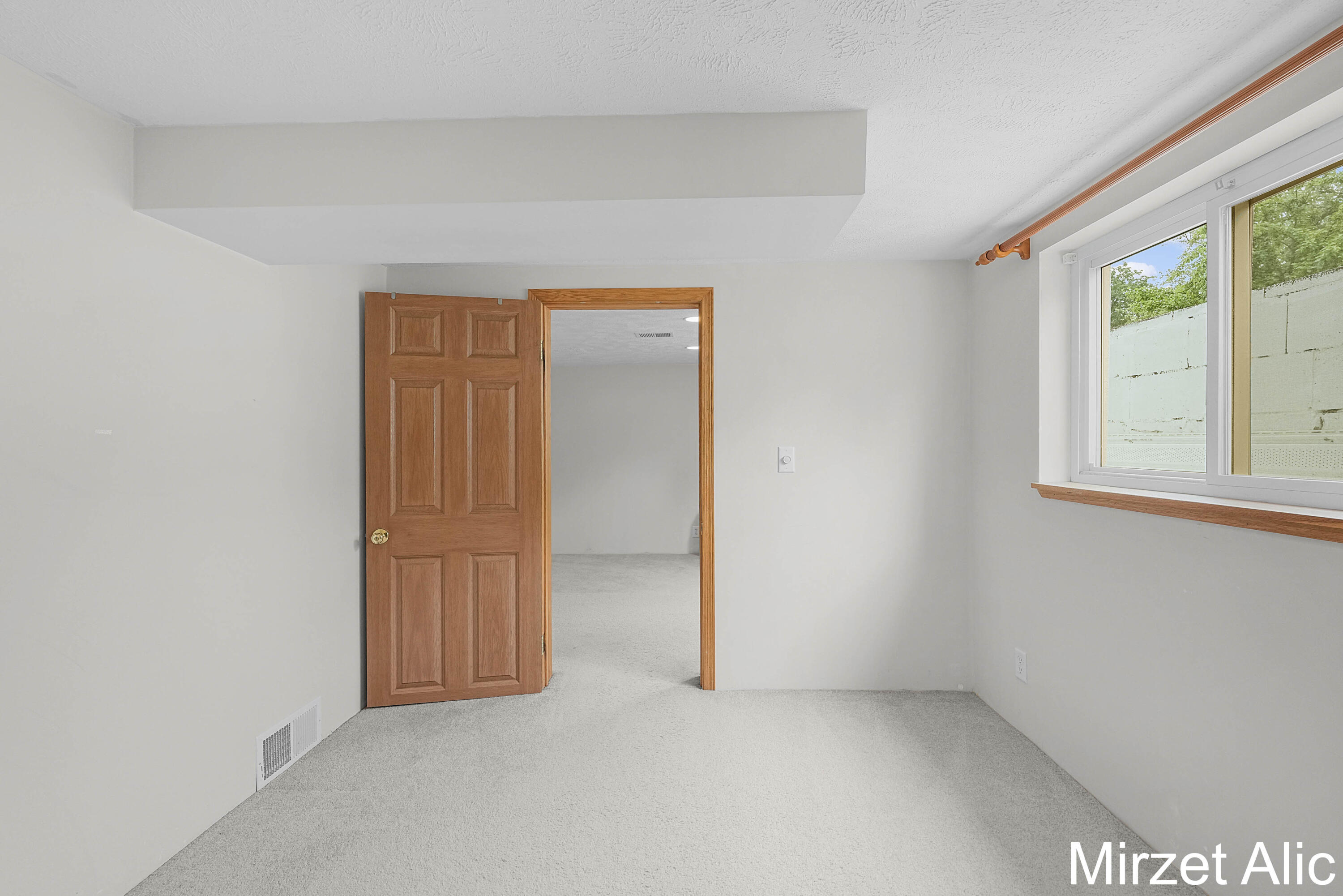 1145 Eastmont Drive SE Grand Rapids MI 49546