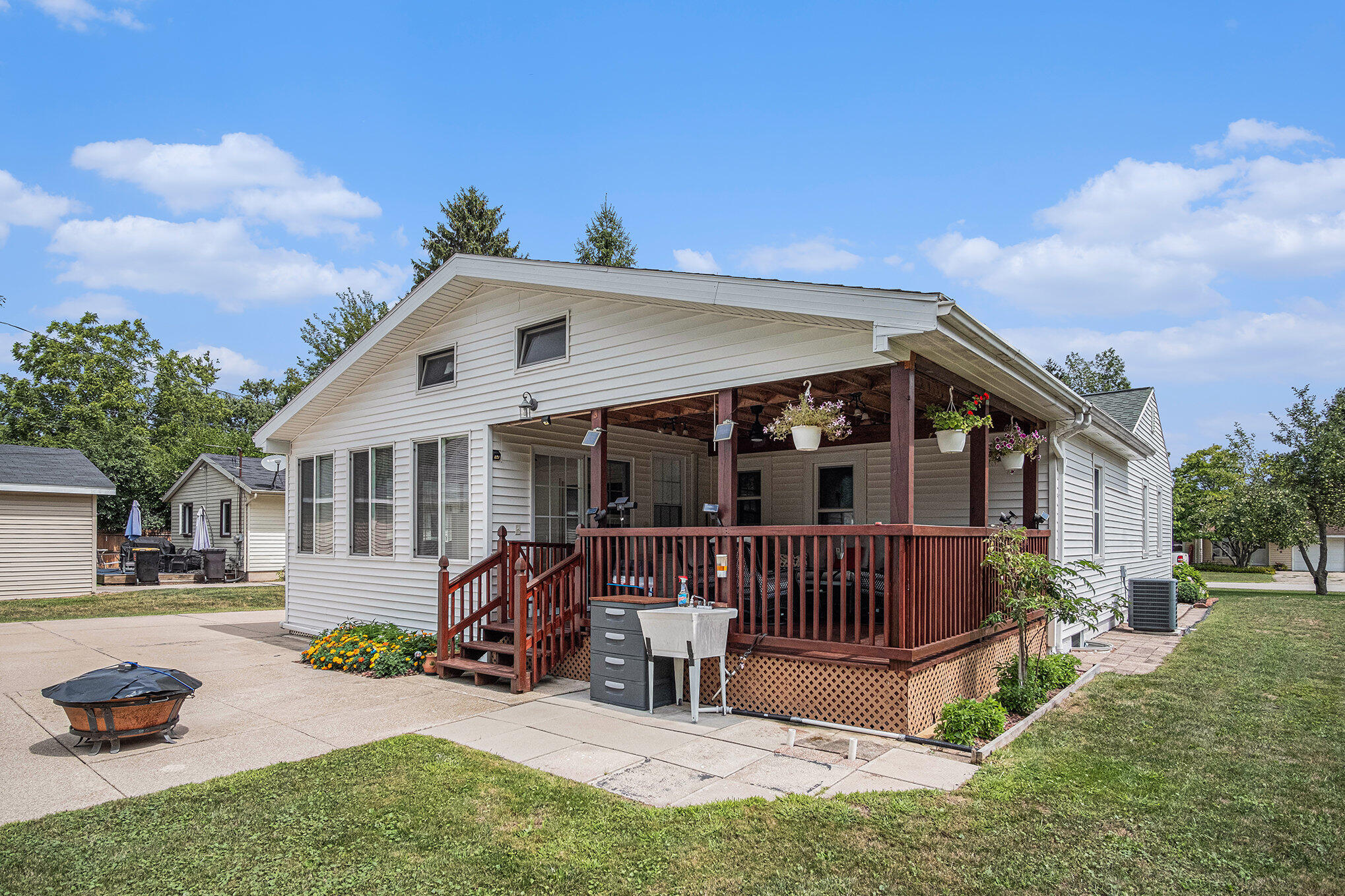 1145 Eastmont Drive SE Grand Rapids MI 49546