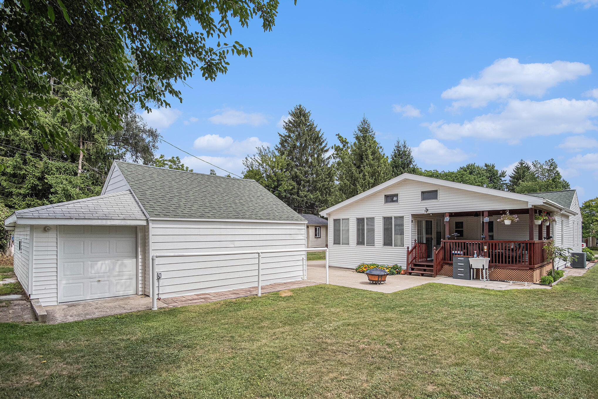 1145 Eastmont Drive SE Grand Rapids MI 49546