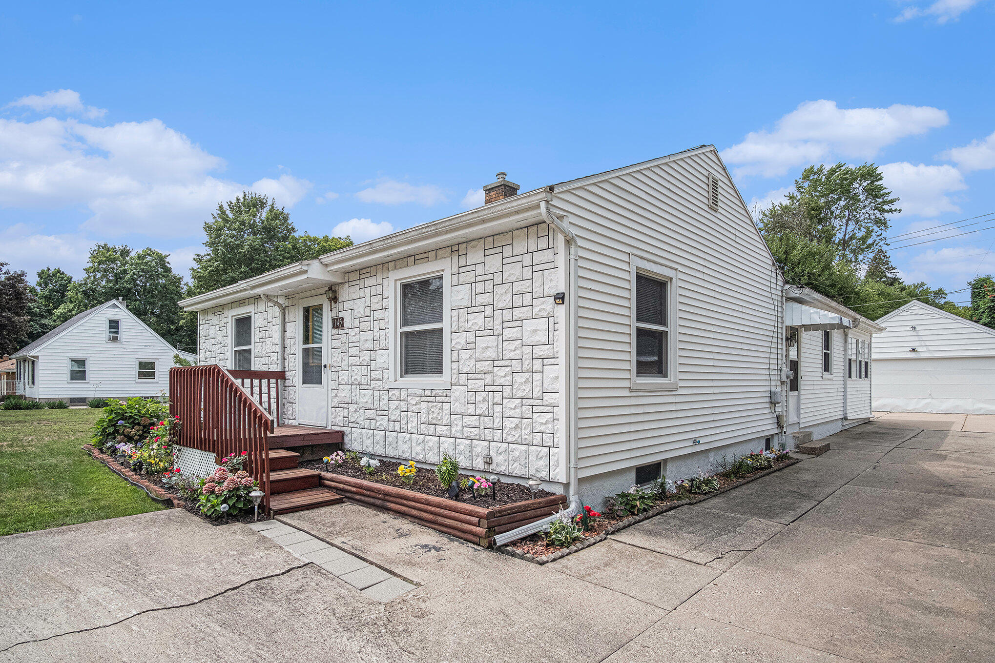 1145 Eastmont Drive SE Grand Rapids MI 49546