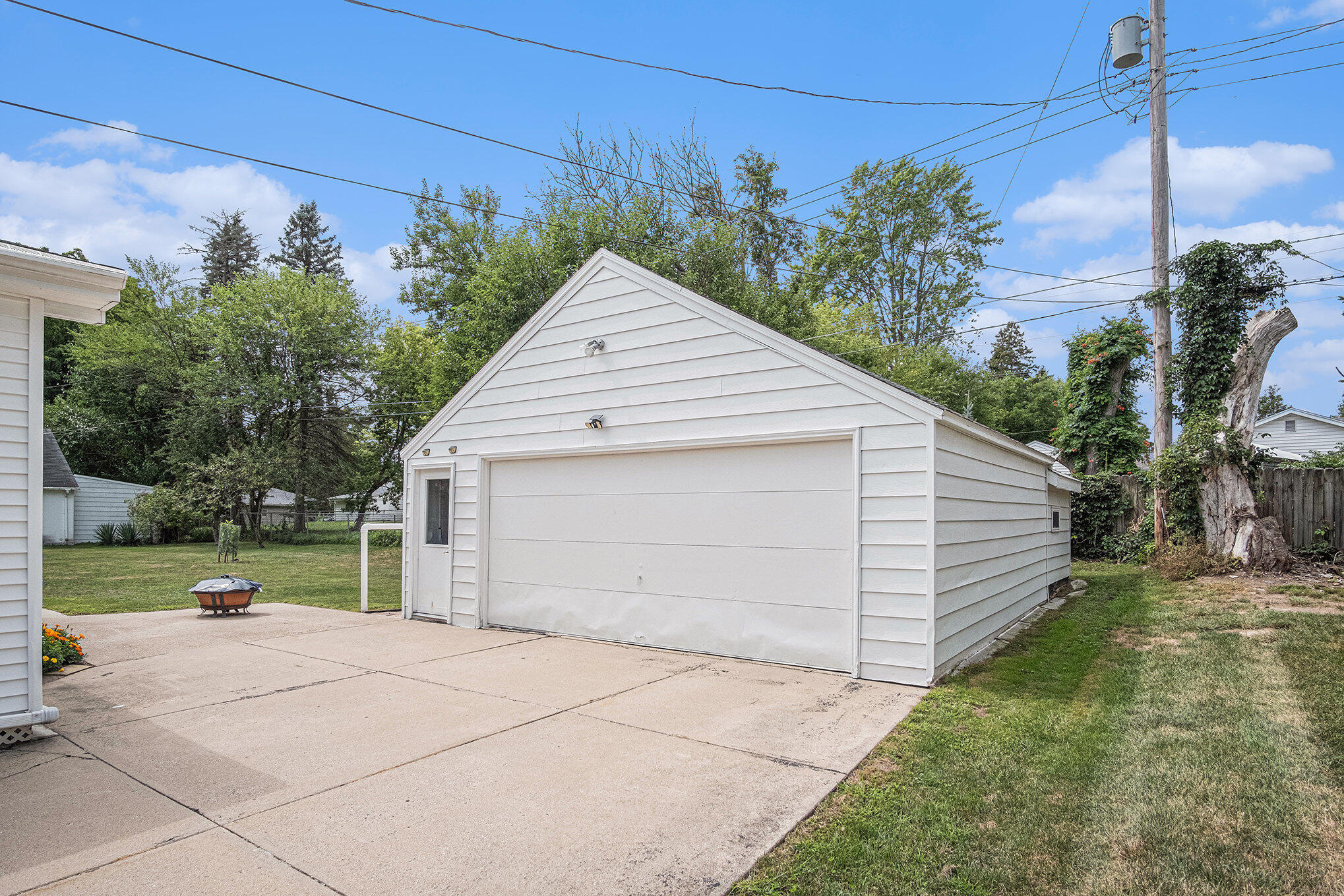 1145 Eastmont Drive SE Grand Rapids MI 49546