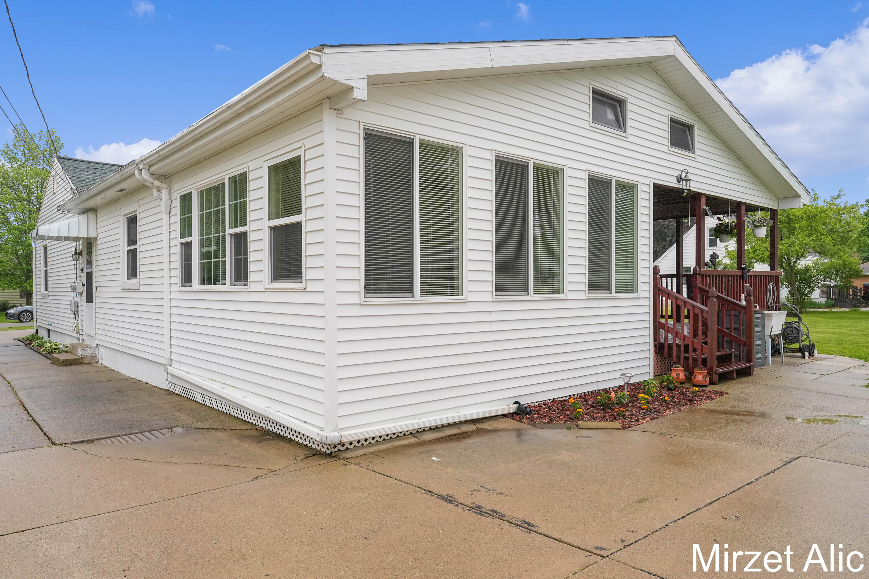 1145 Eastmont Drive SE Grand Rapids MI 49546