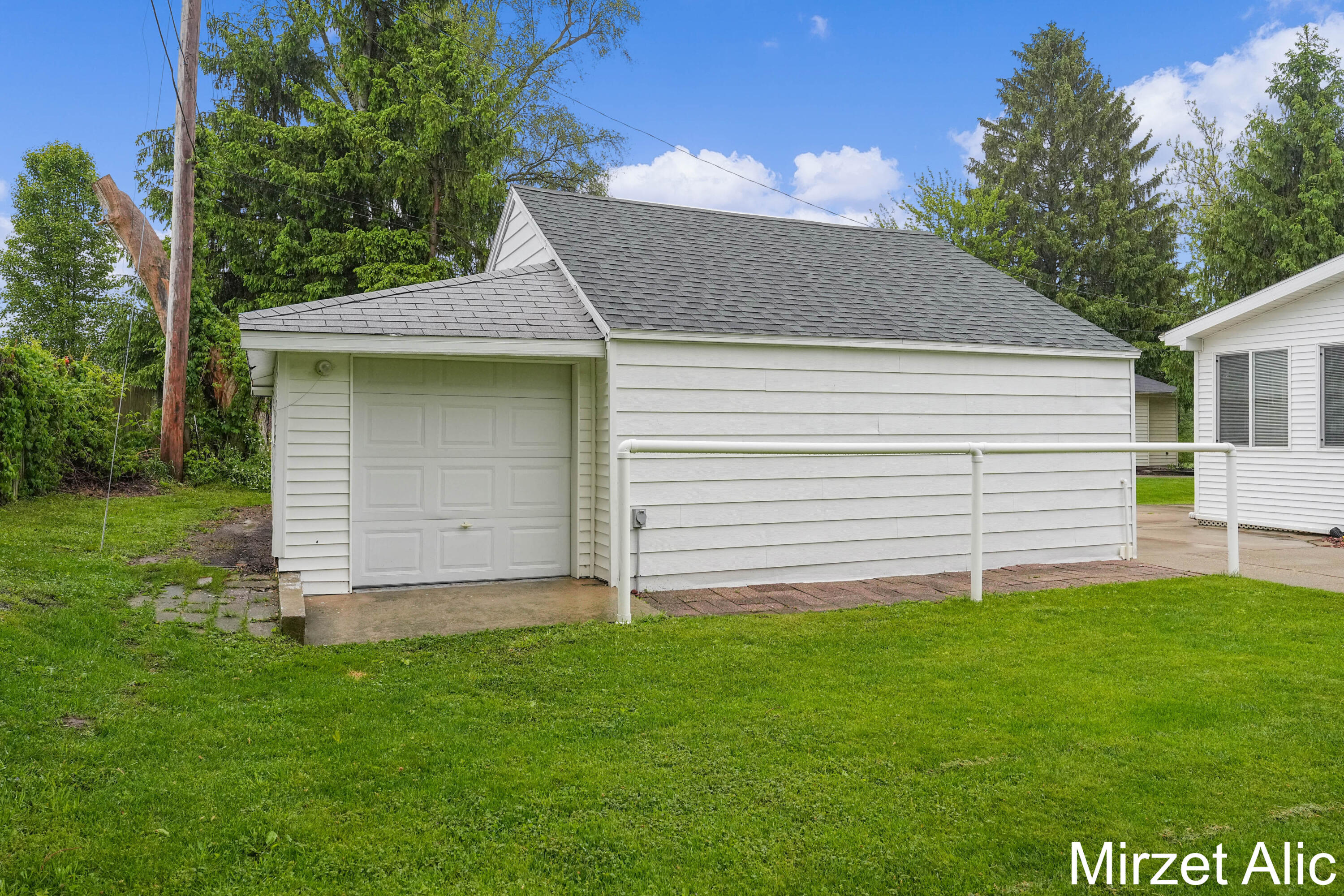 1145 Eastmont Drive SE Grand Rapids MI 49546