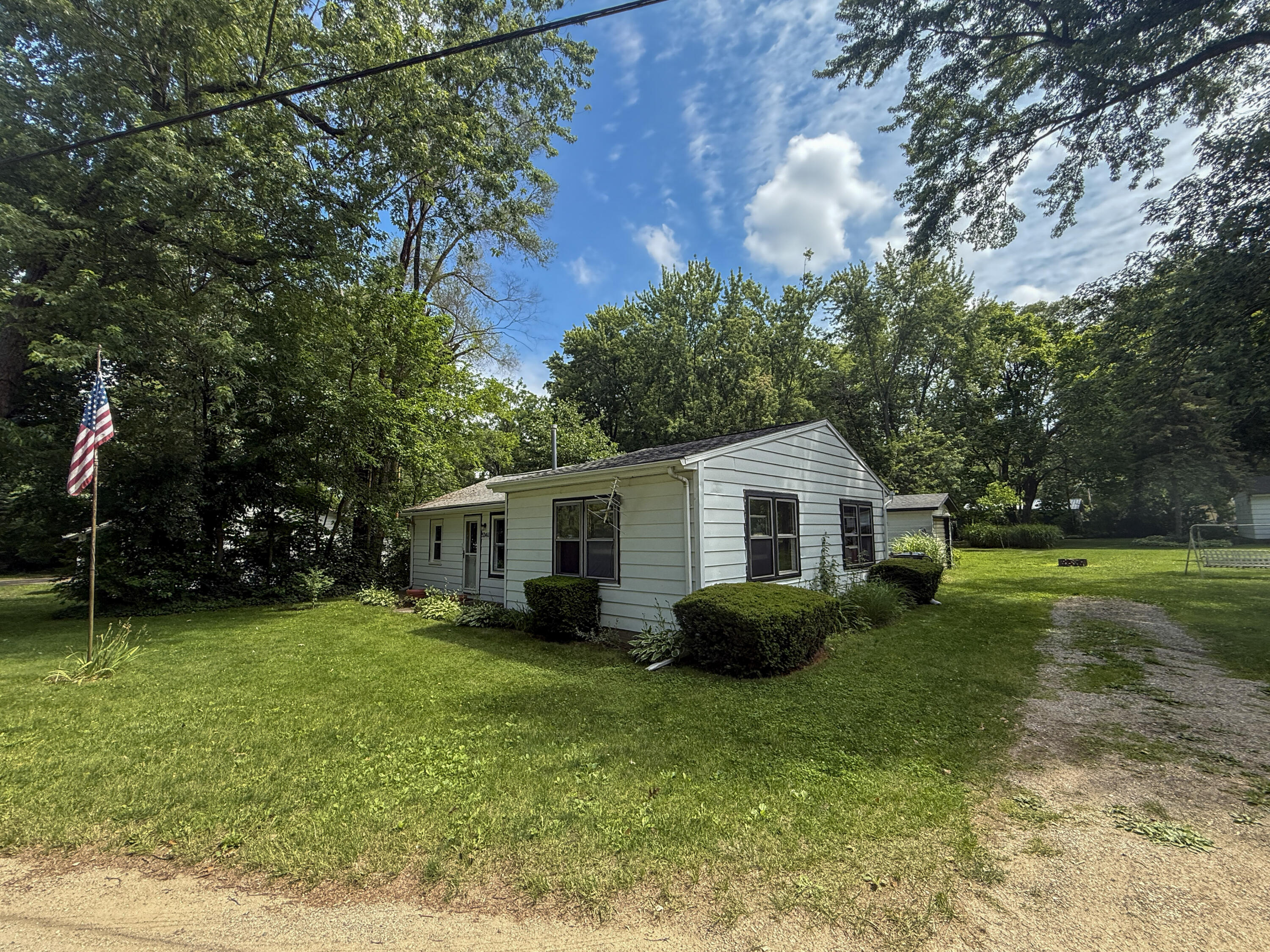 52411 Lakeview Drive Dowagiac MI 49047