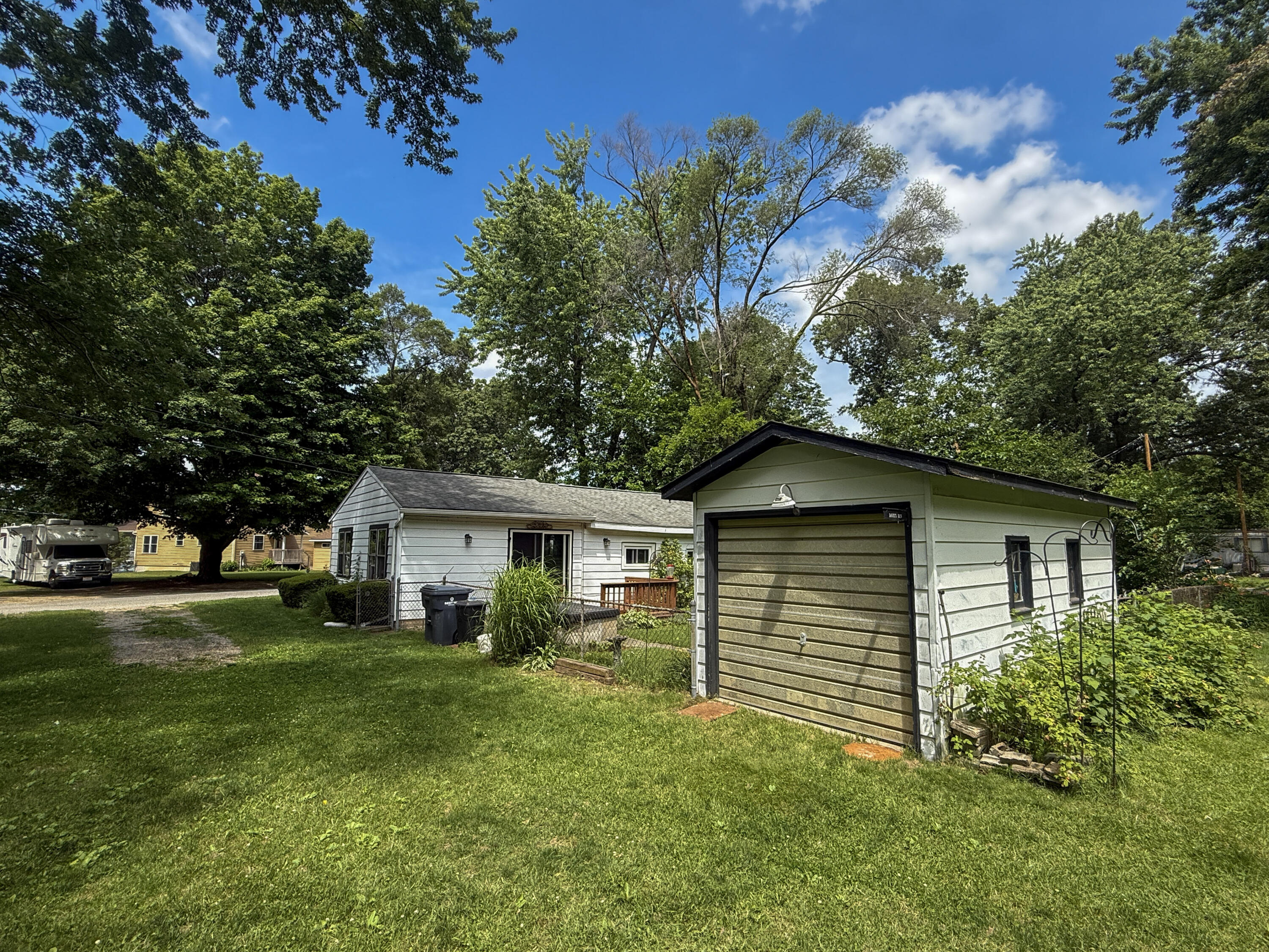 52411 Lakeview Drive Dowagiac MI 49047