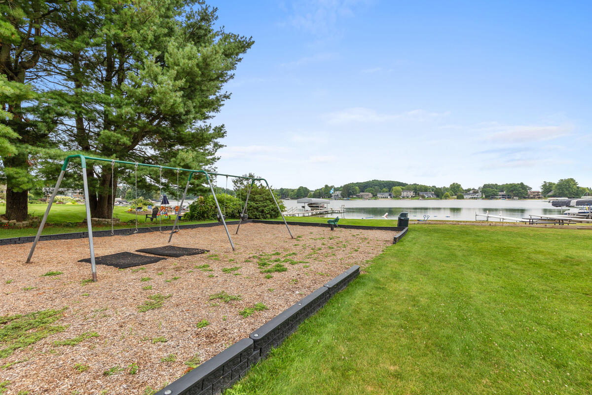 6866 Vista Grande Drive NE Rockford MI 49341
