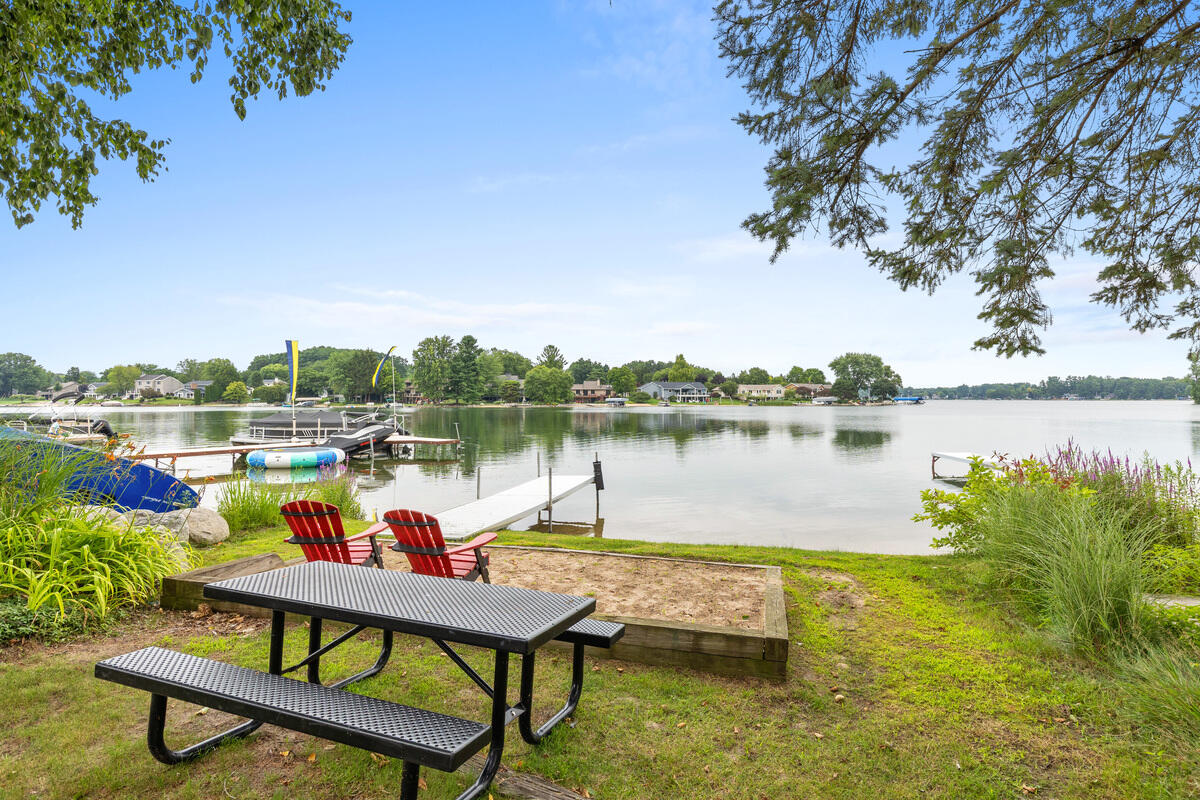 6866 Vista Grande Drive NE Rockford MI 49341