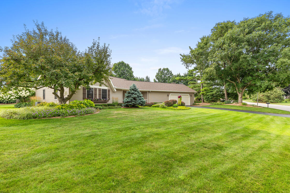 6866 Vista Grande Drive NE Rockford MI 49341