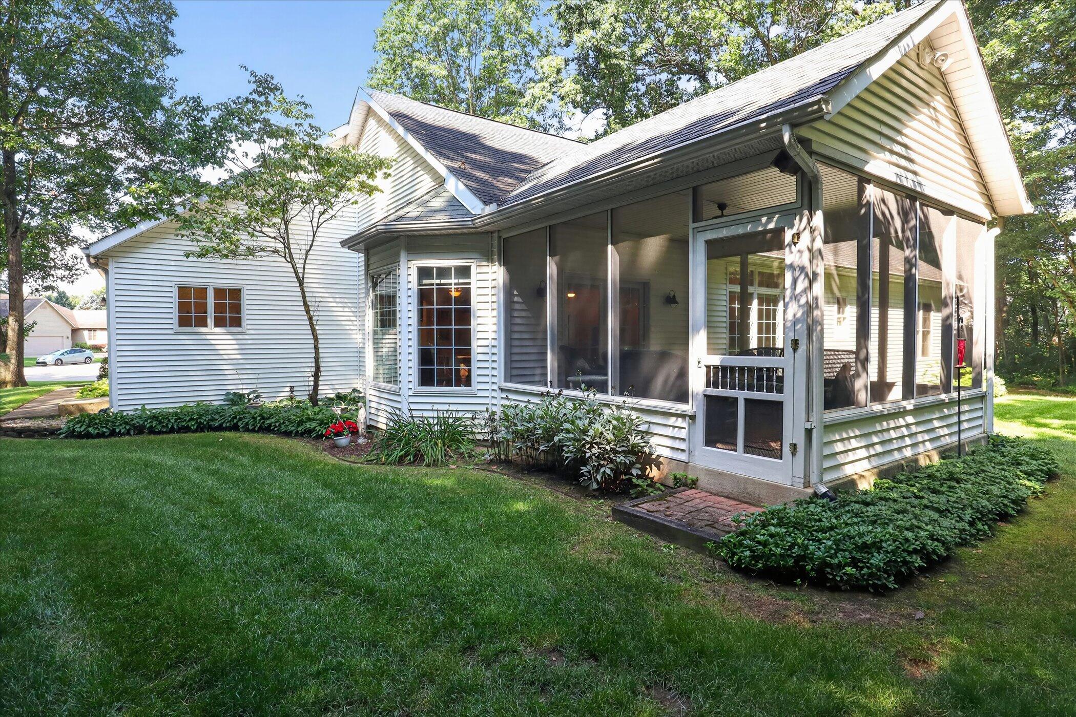 25464 Joelle Court Edwardsburg MI 49112