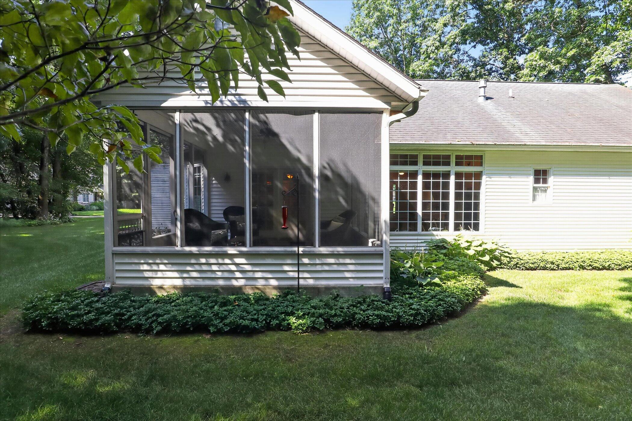 25464 Joelle Court Edwardsburg MI 49112