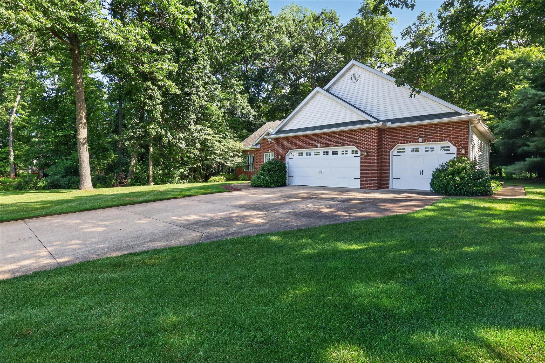 25464 Joelle Court Edwardsburg MI 49112