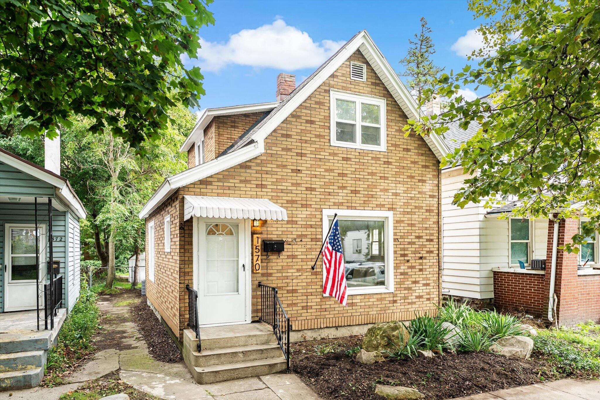 1570 Quarry Avenue NW Grand Rapids MI 49504