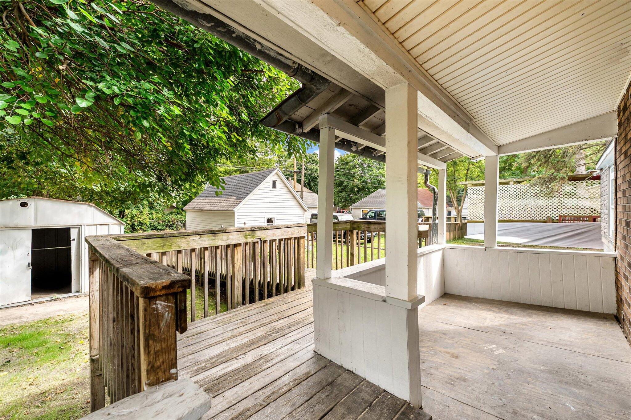 1570 Quarry Avenue NW Grand Rapids MI 49504