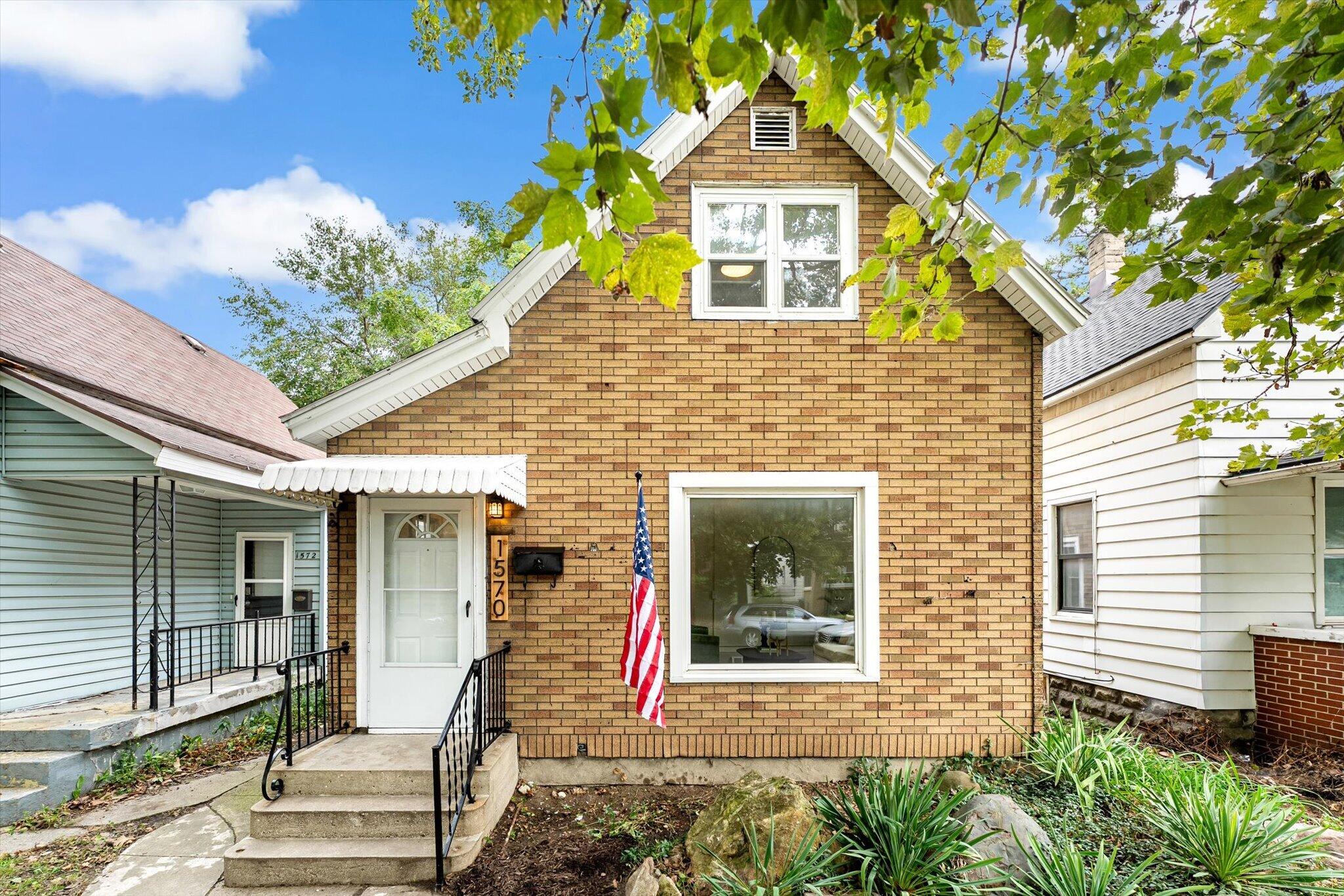 1570 Quarry Avenue NW Grand Rapids MI 49504