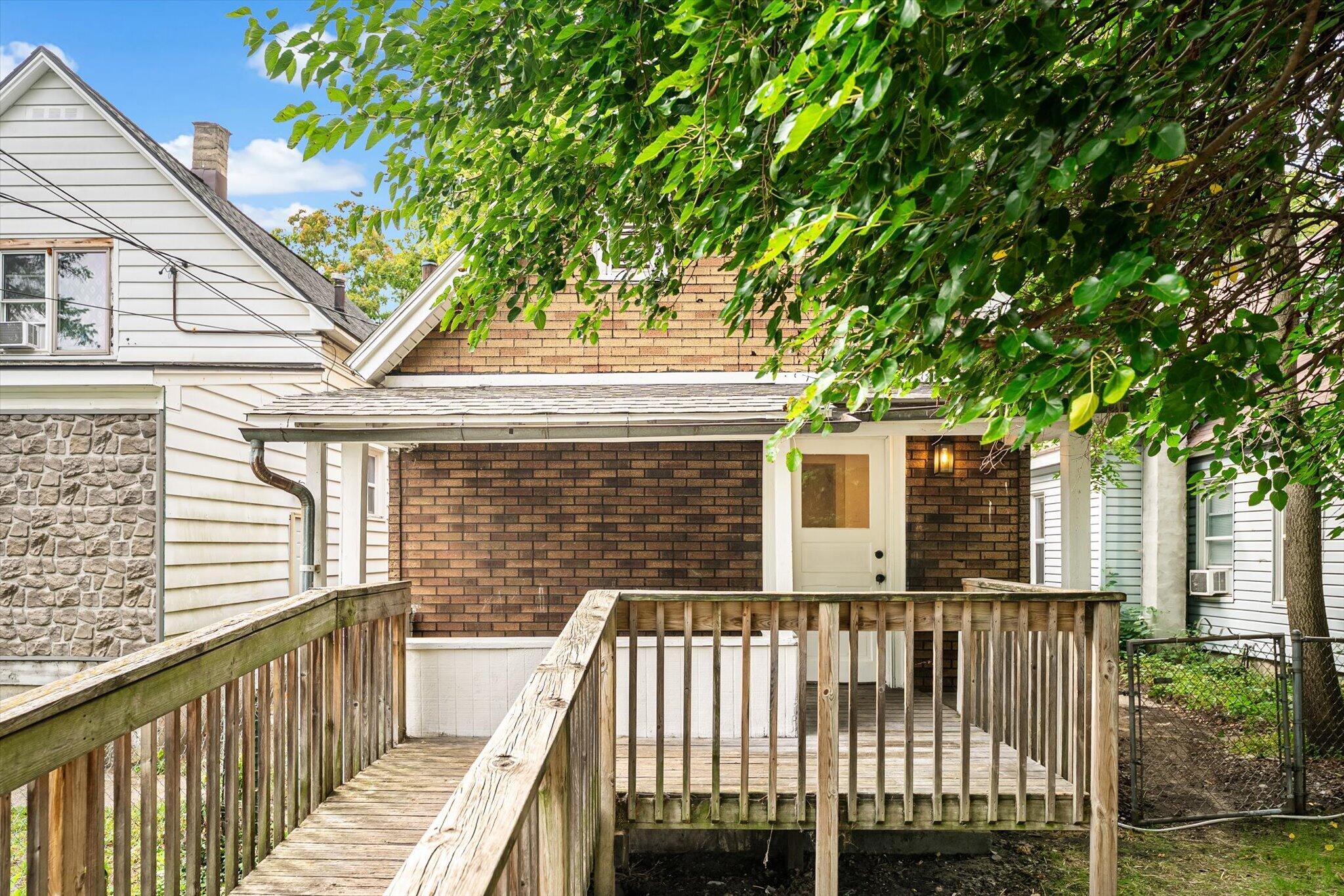 1570 Quarry Avenue NW Grand Rapids MI 49504