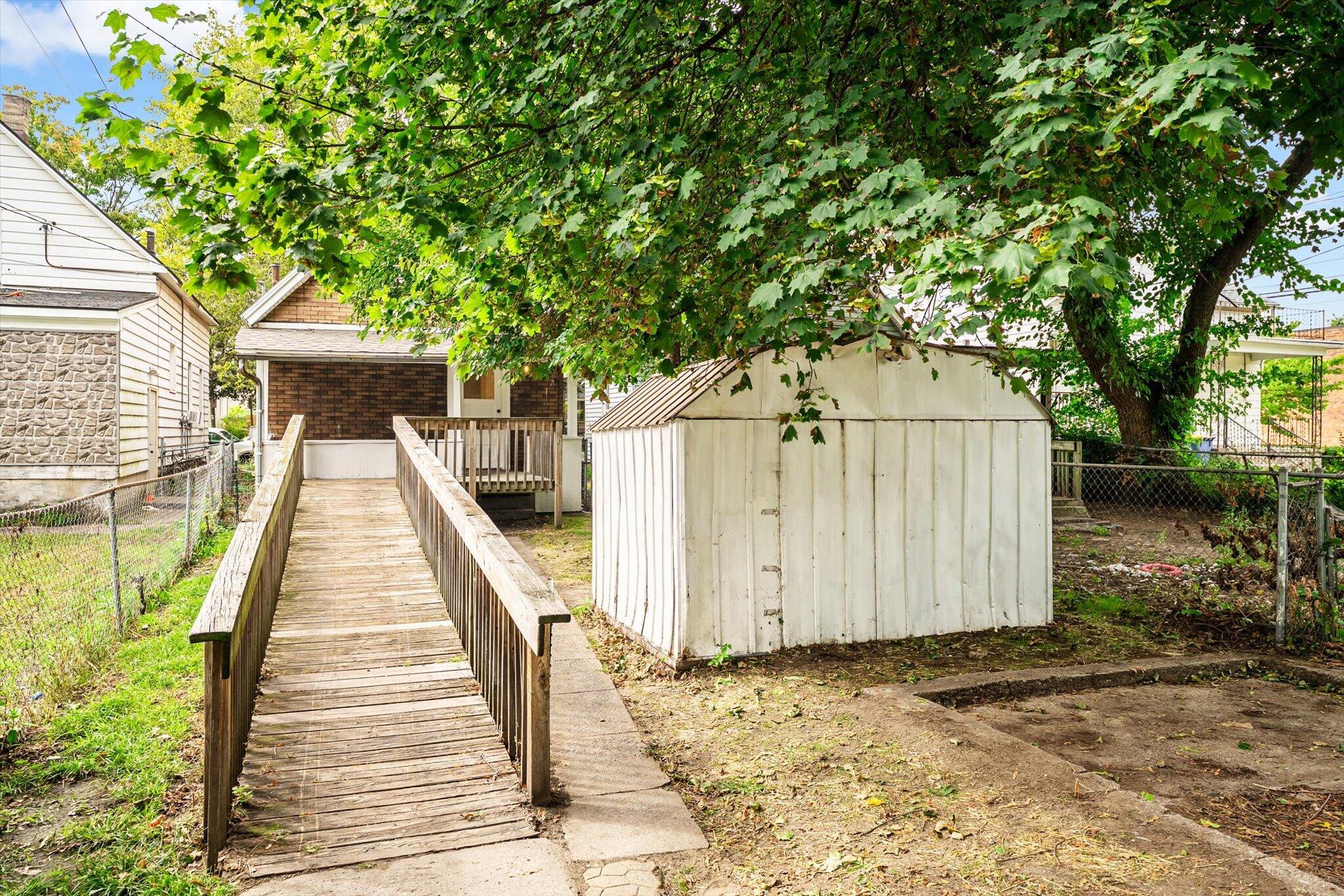 1570 Quarry Avenue NW Grand Rapids MI 49504