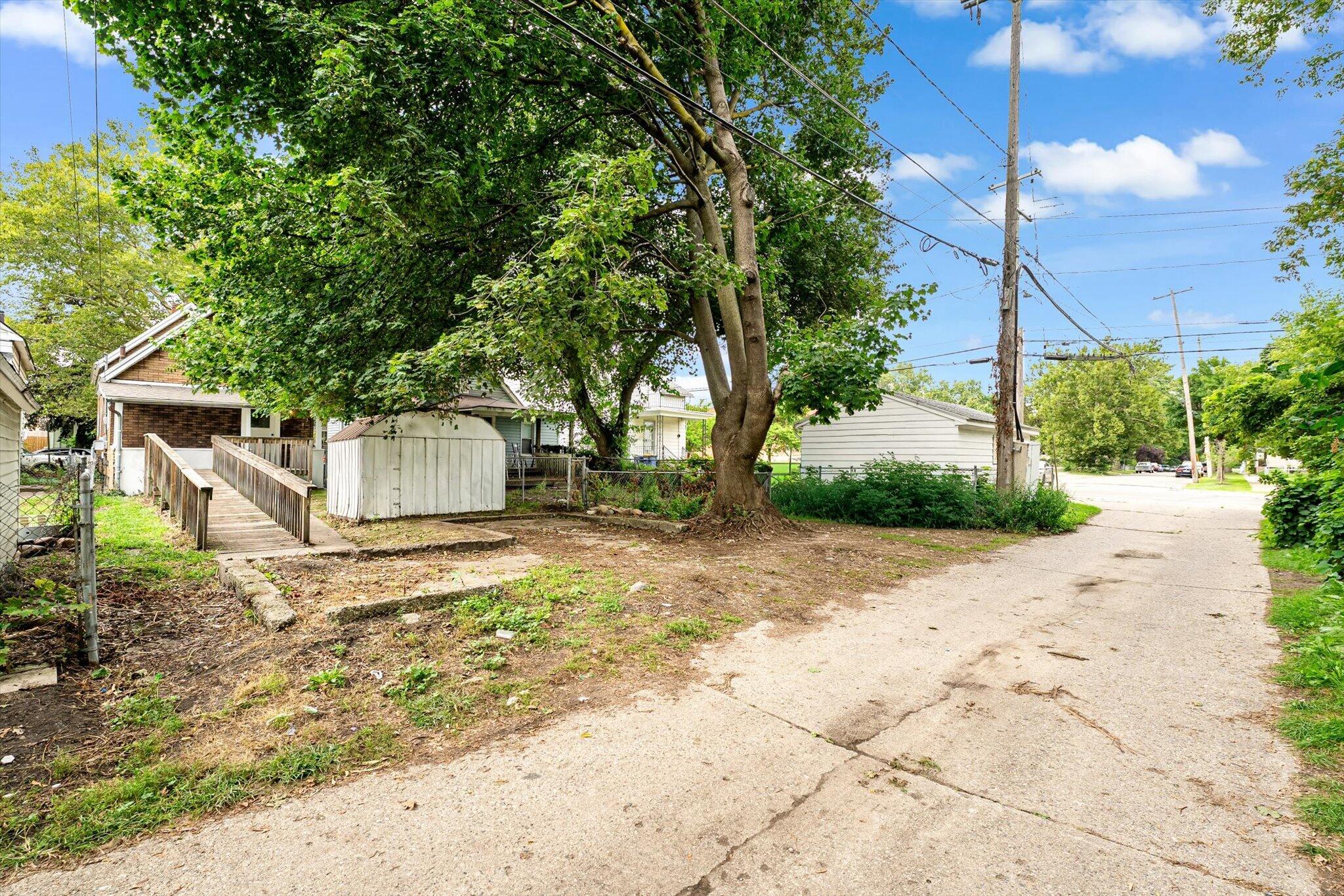 1570 Quarry Avenue NW Grand Rapids MI 49504