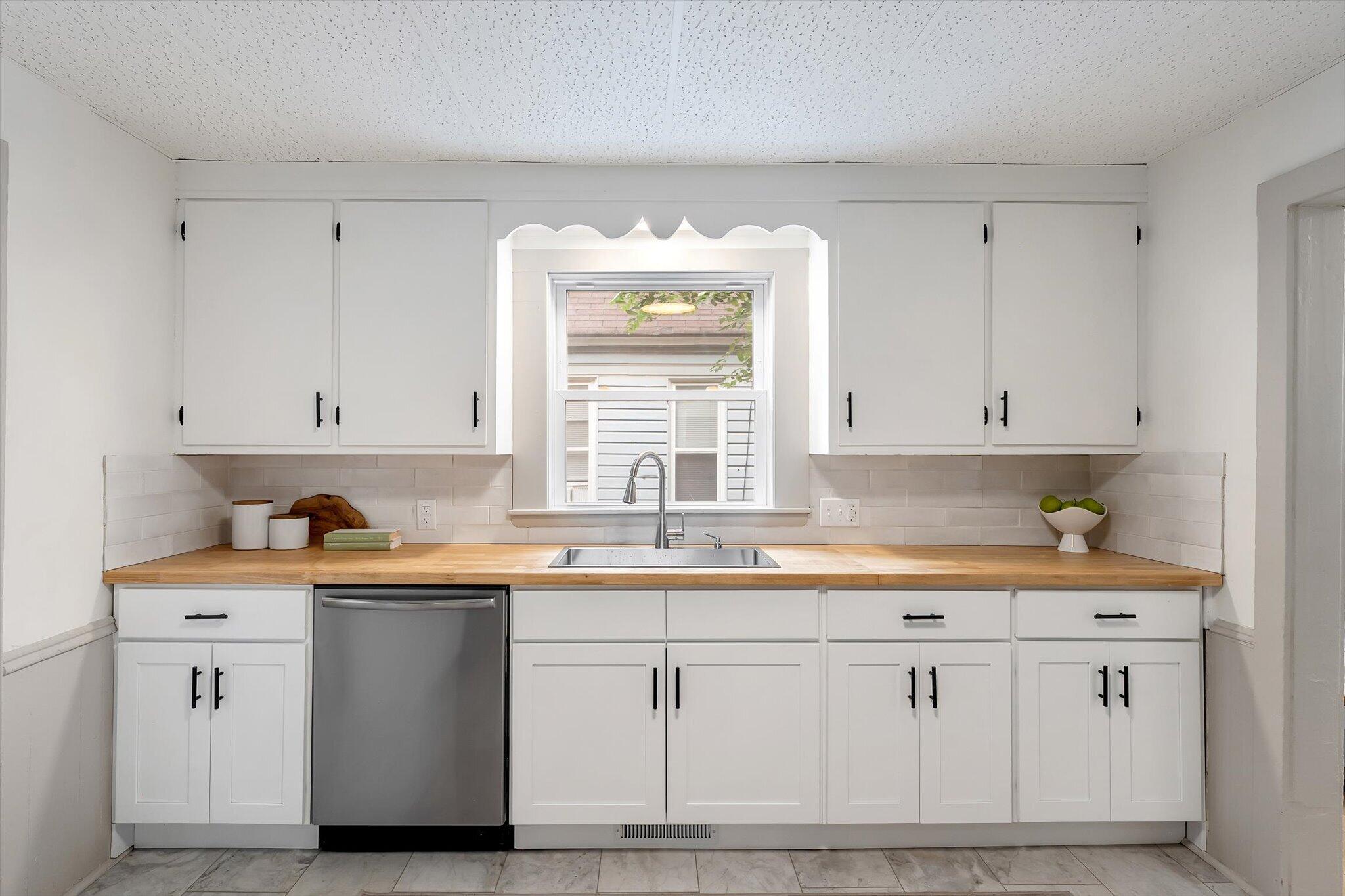 1570 Quarry Avenue NW Grand Rapids MI 49504