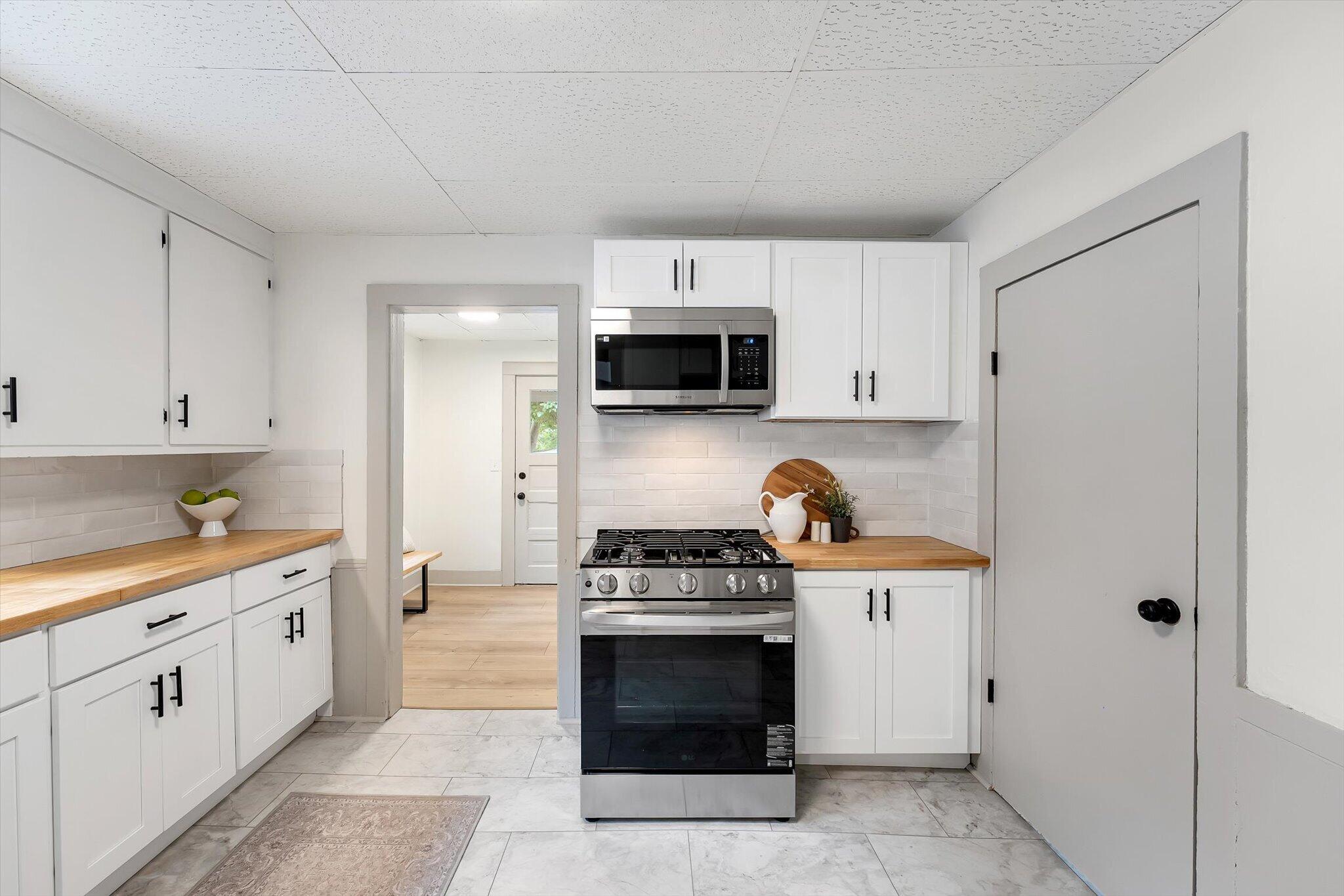 1570 Quarry Avenue NW Grand Rapids MI 49504