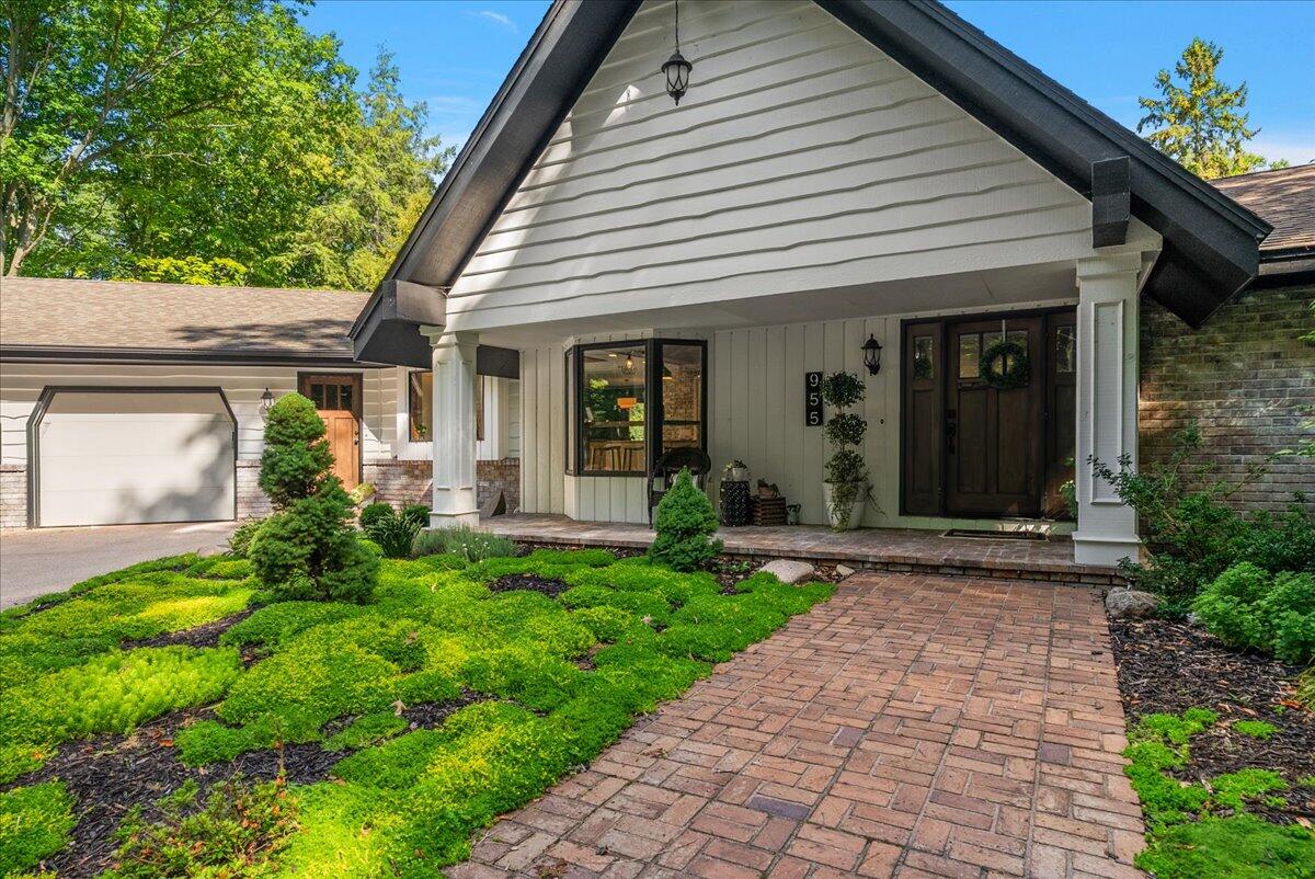 955 Kenwood Drive Holland MI 49423