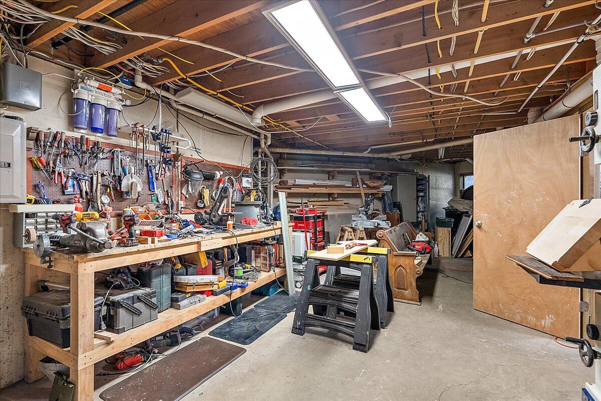 955 Kenwood Drive Holland MI 49423