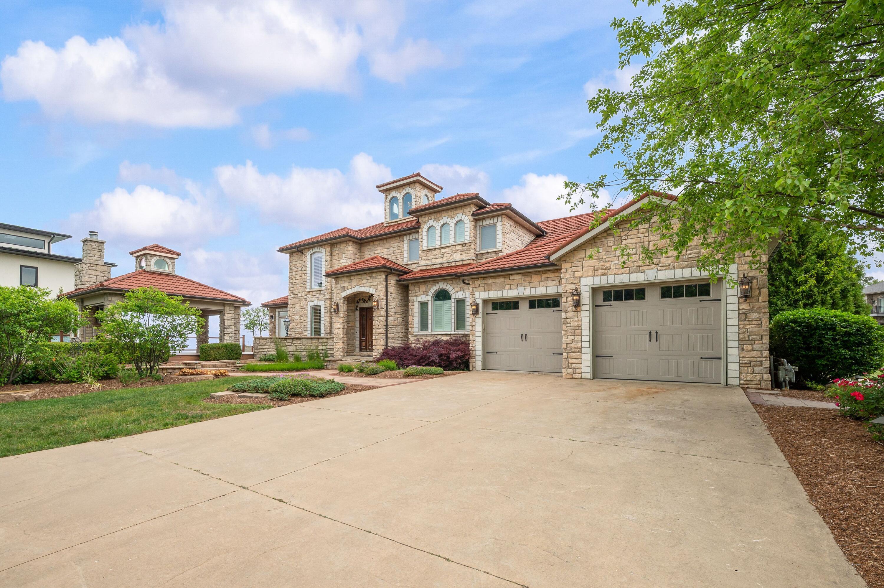 651 Sul Lago S Benton Harbor MI 49022