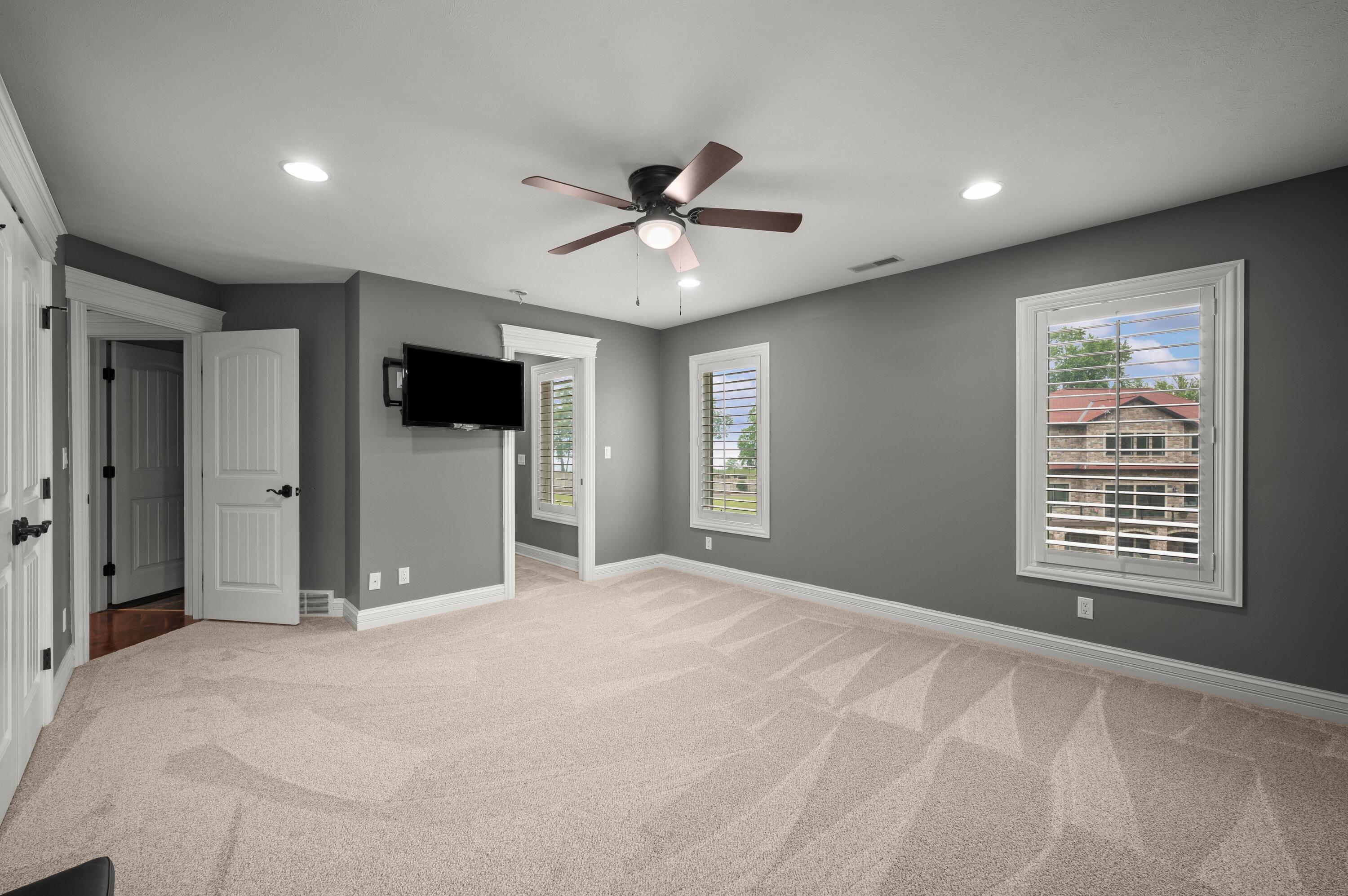 651 Sul Lago S Benton Harbor MI 49022